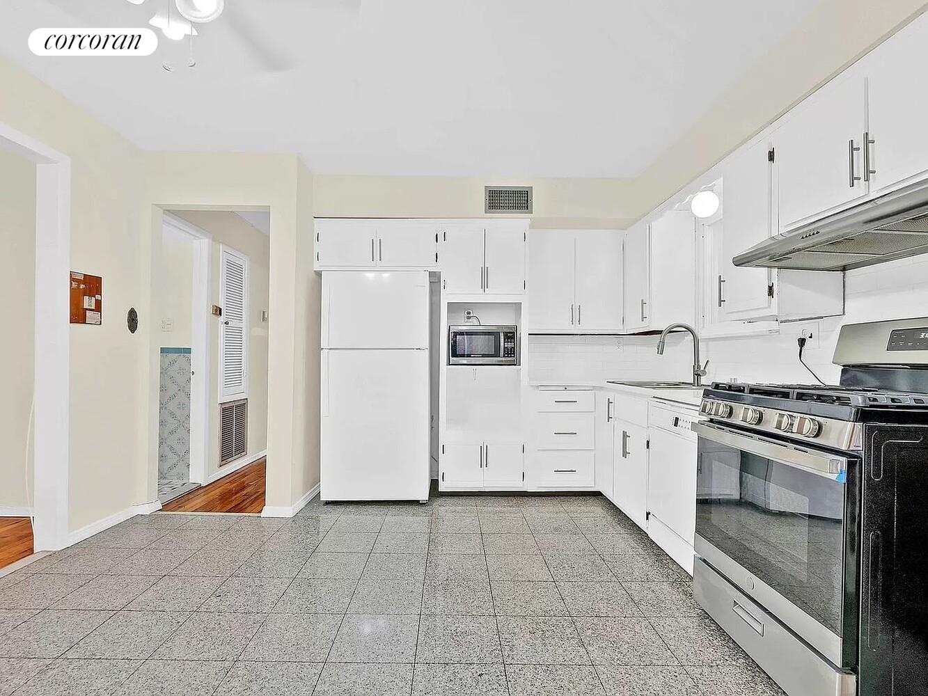 #1 photo, Jamaica Estates, קווינס Jamaica Estates , NY 11432