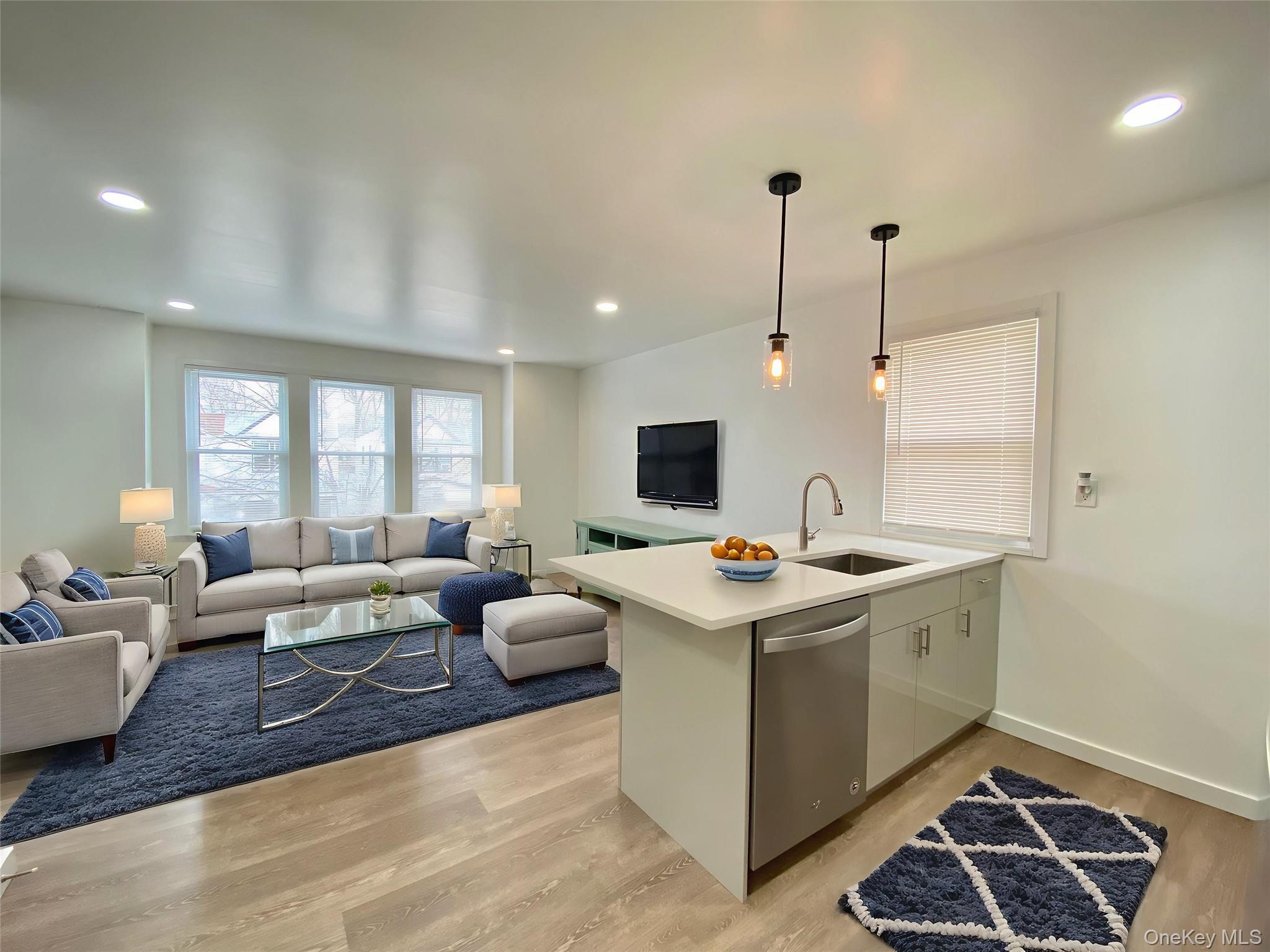 #1 photo, 69-14 66th Street, Куинс ‖ Glendale , NY 11385