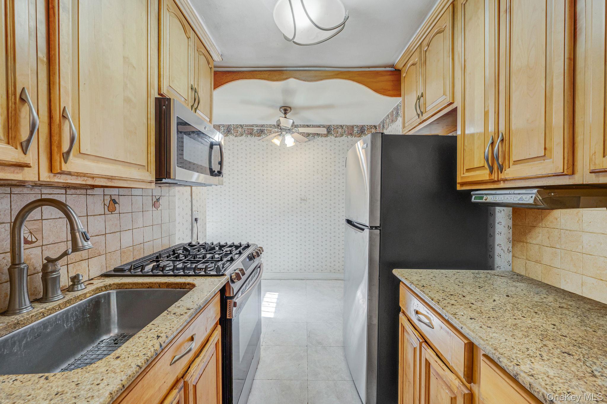 #11 photo, 2552 E 7 Street, Бруклин ‖ Brooklyn , NY 11235