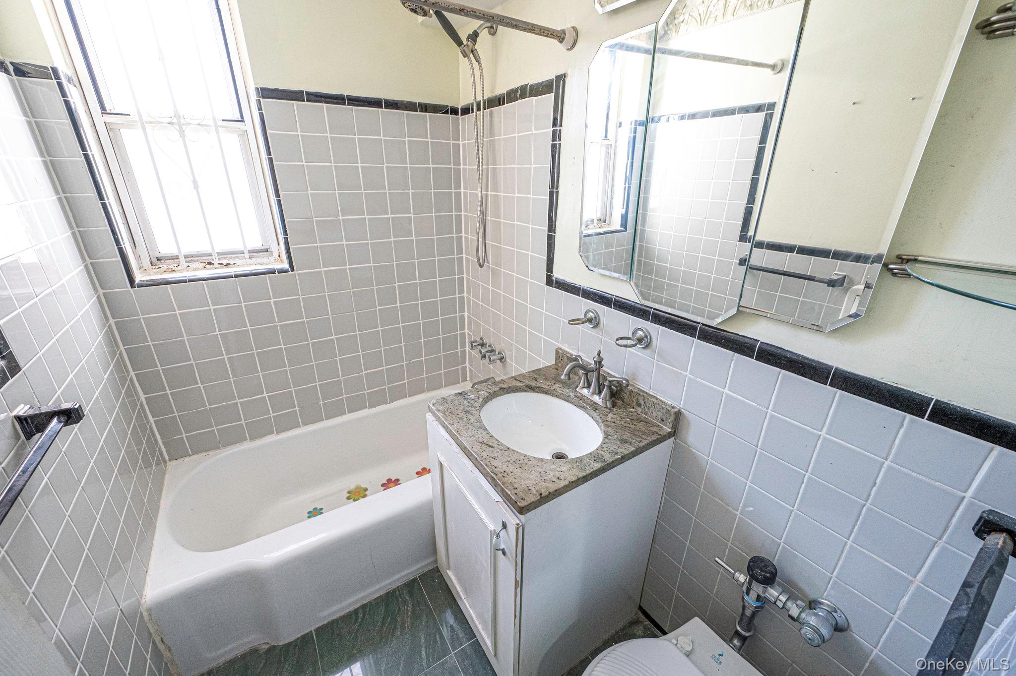 #16 photo, 2552 E 7 Street, Бруклин ‖ Brooklyn , NY 11235