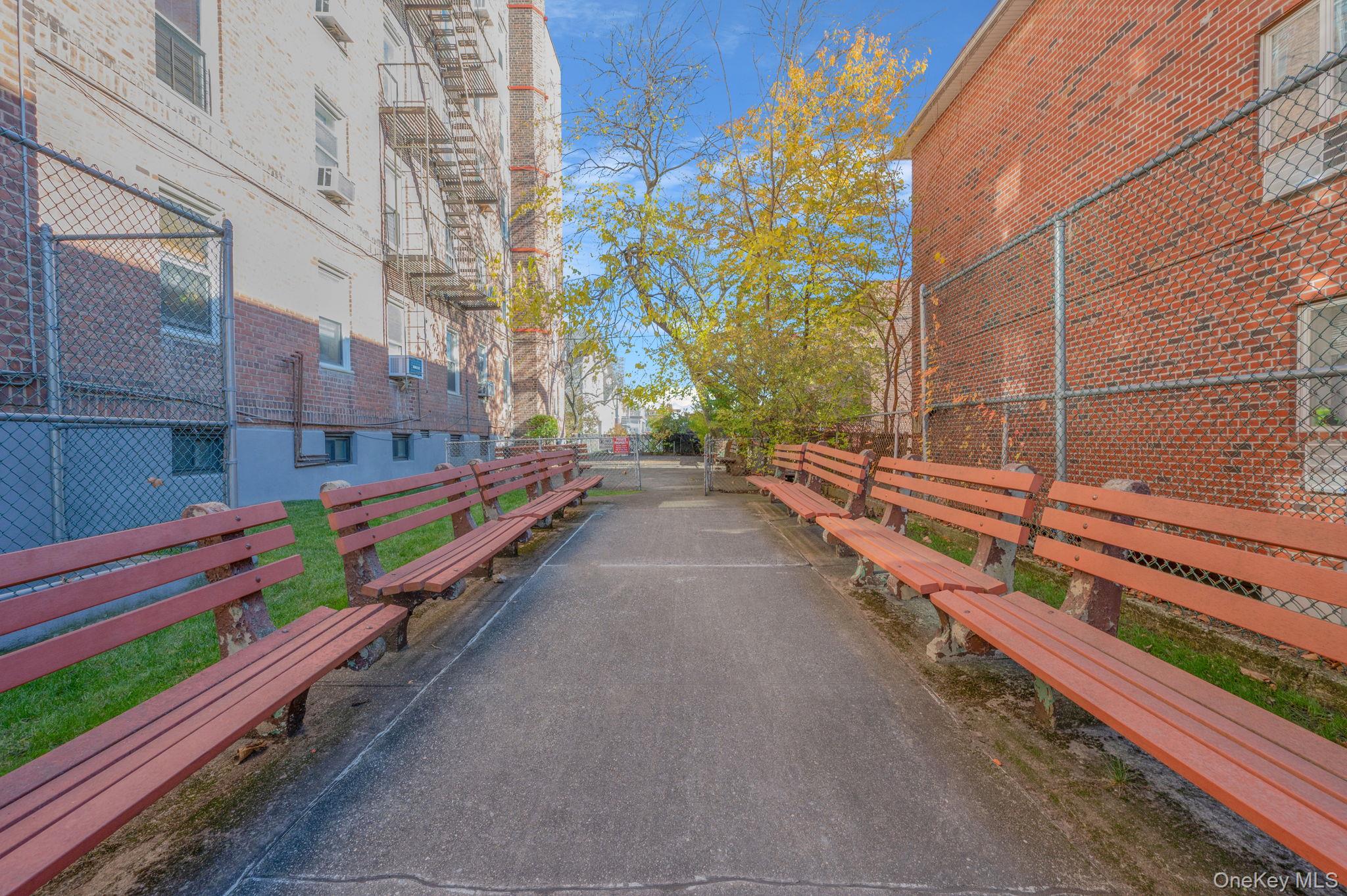 #19 photo, 2552 E 7 Street, Бруклин ‖ Brooklyn , NY 11235