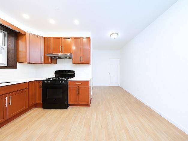 #13 photo, 2166 West 9th St, הברונקס Gravesend , NY 11223