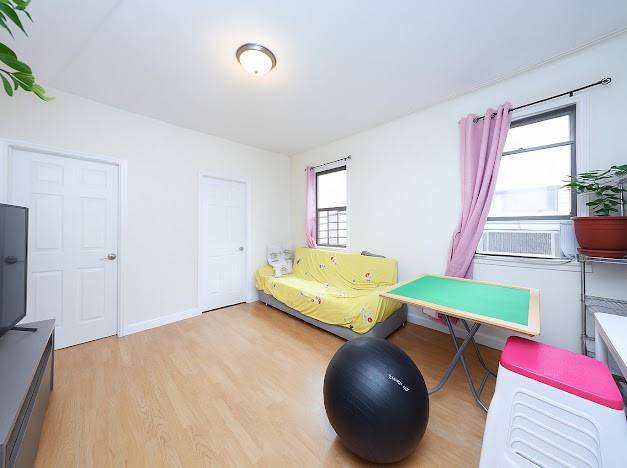 #15 photo, 2166 West 9th St, הברונקס Gravesend , NY 11223