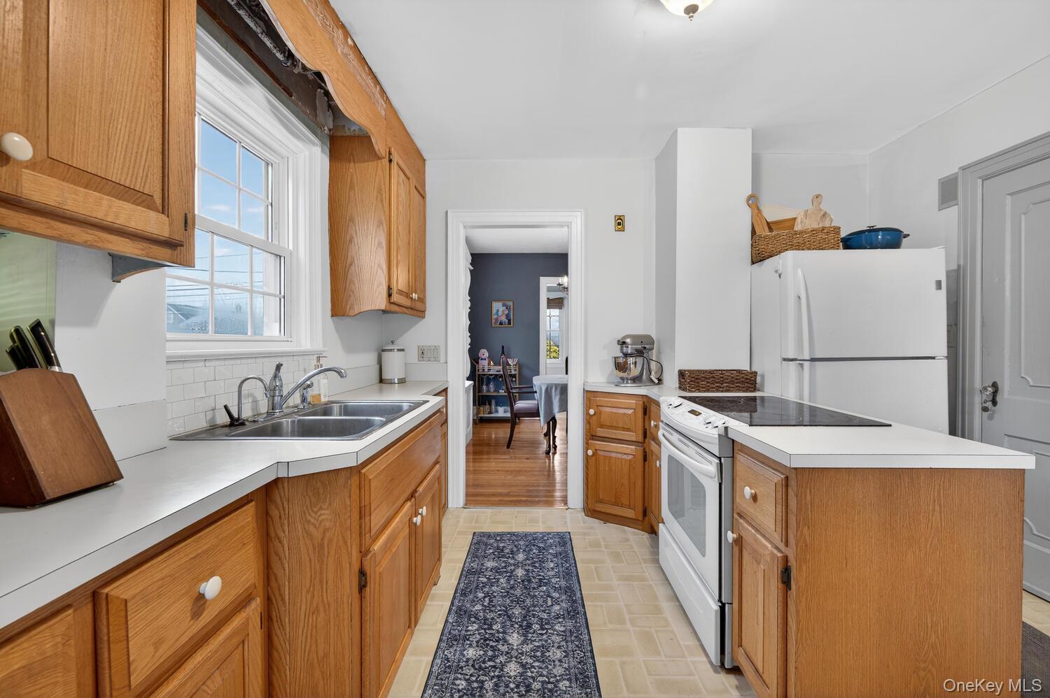 #18 photo, 9 Garden Place, Bay Shore , NY 11706