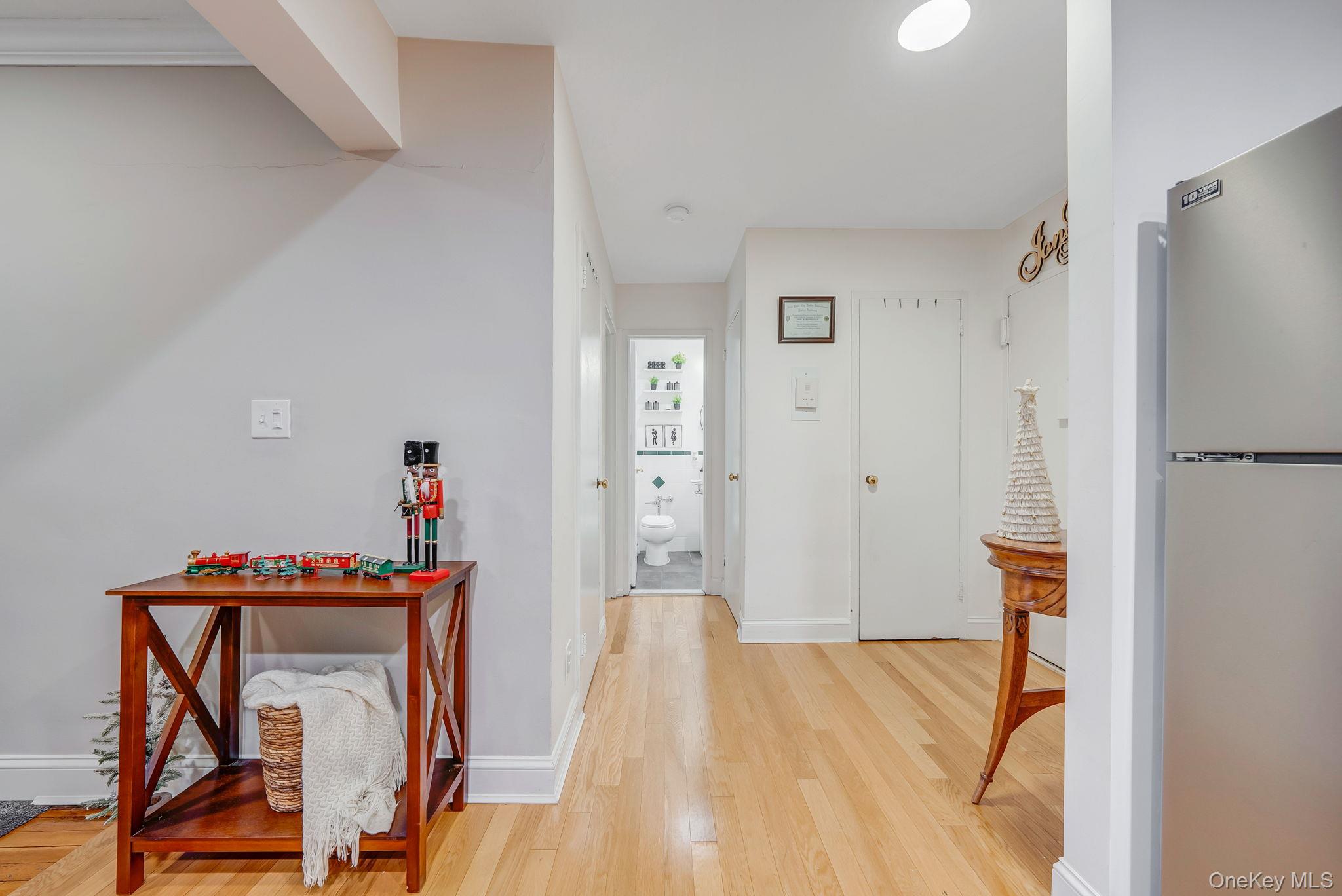 #12 photo, 124 Smith Street, नासाउ काउंटी Freeport , NY 11520