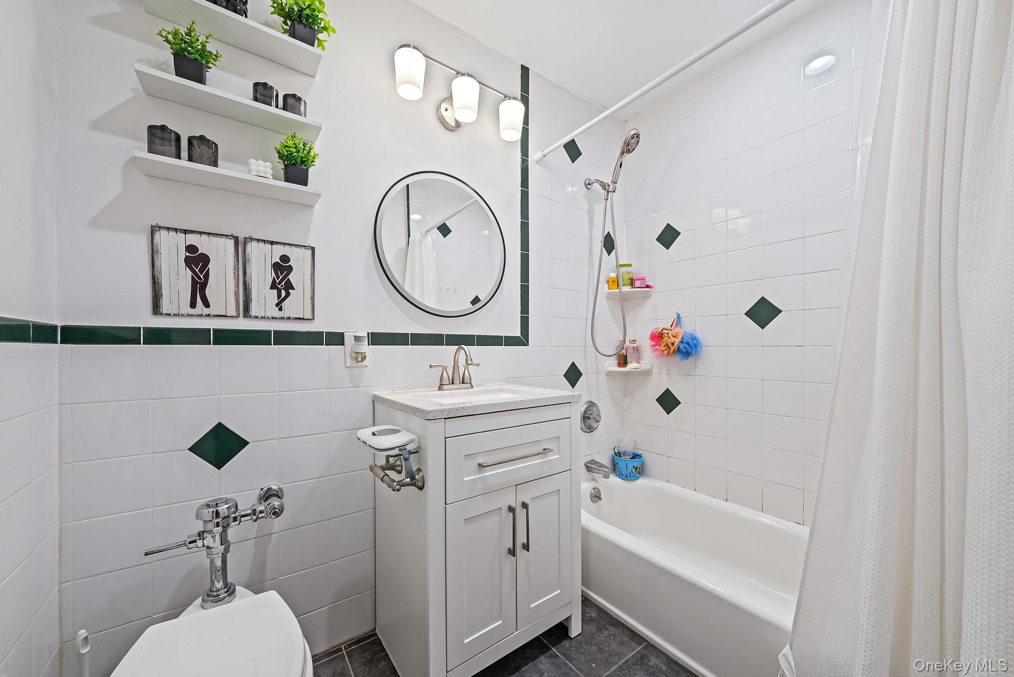 #13 photo, 124 Smith Street, नासाउ काउंटी Freeport , NY 11520