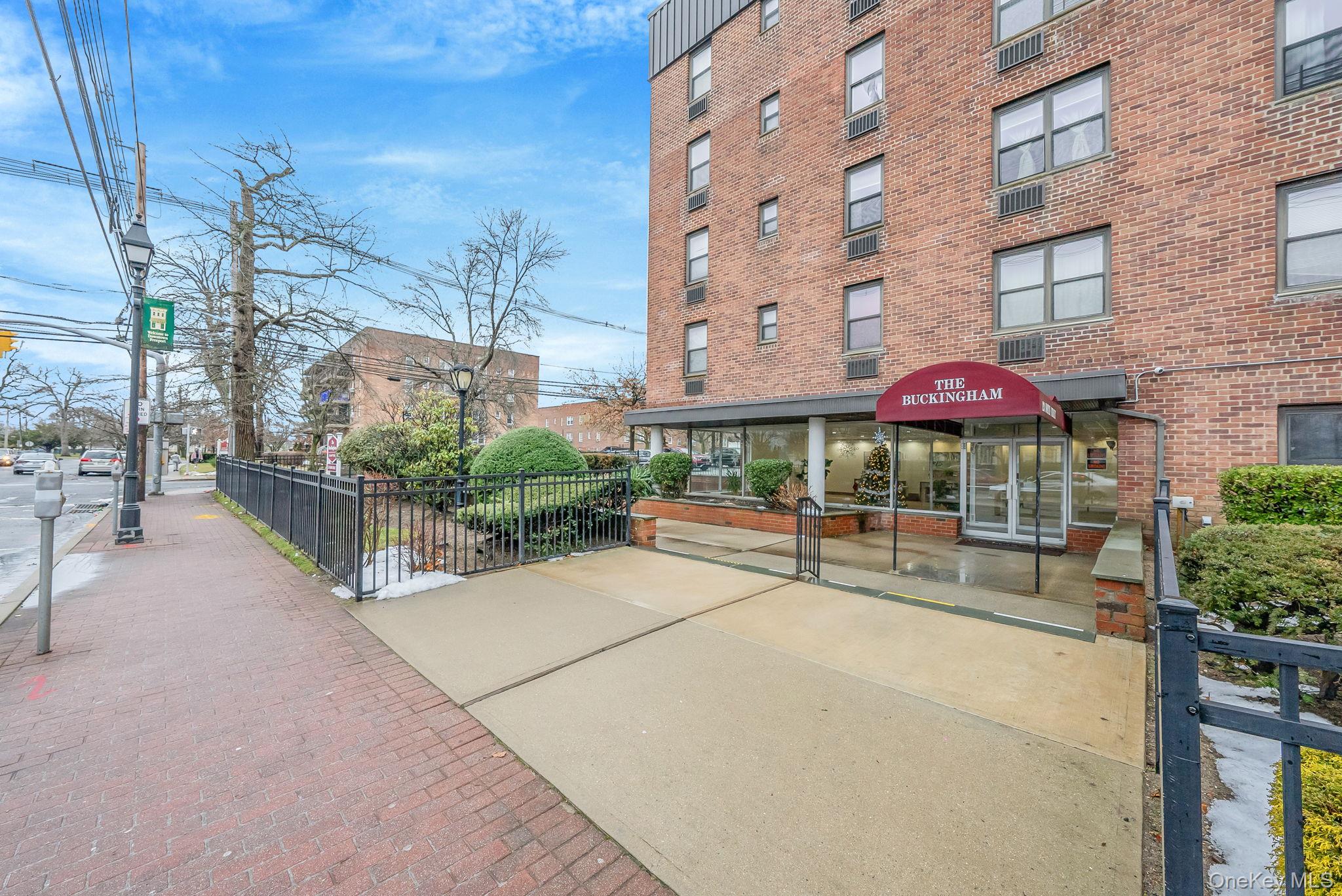 #2 photo, 124 Smith Street, नासाउ काउंटी Freeport , NY 11520