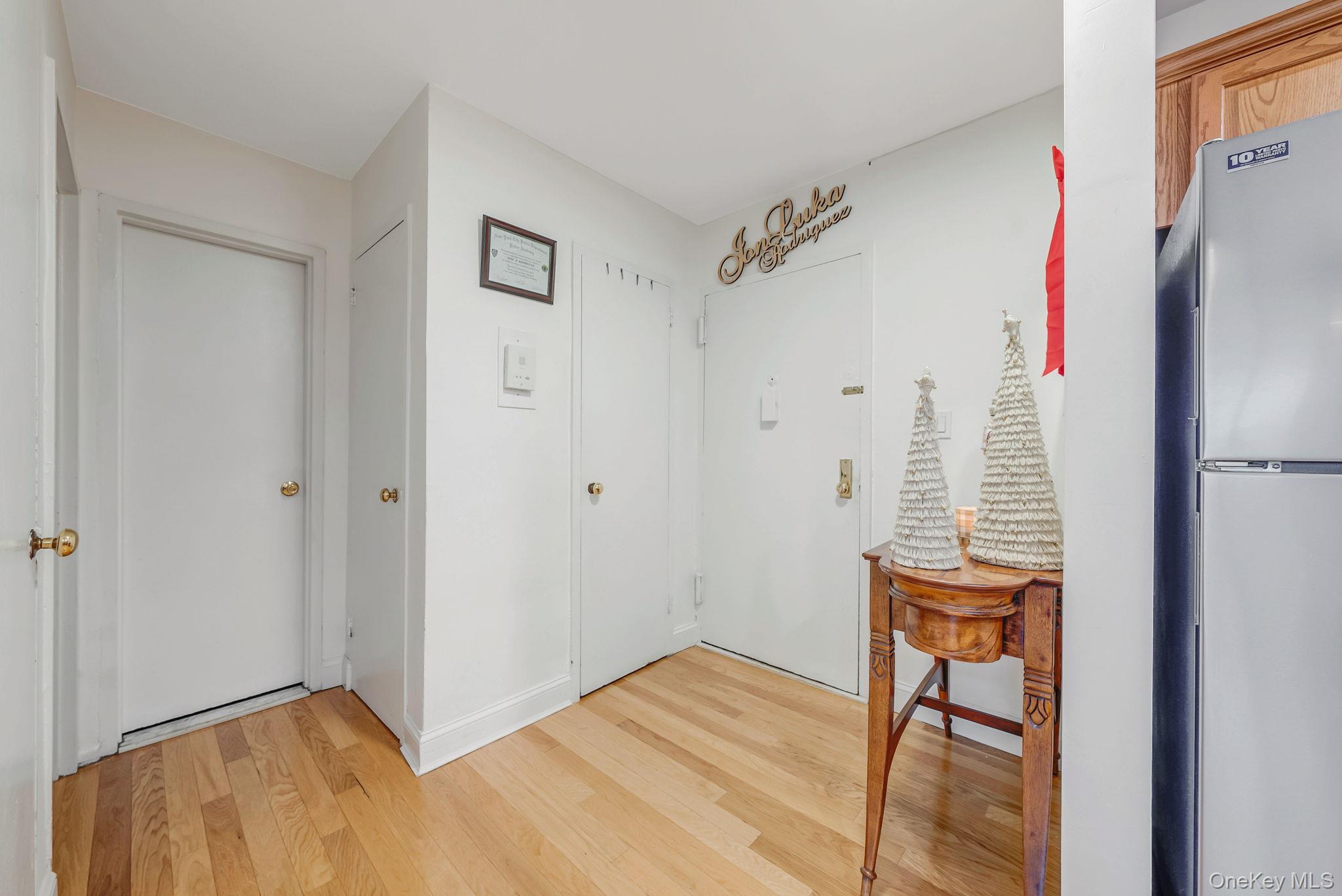 #5 photo, 124 Smith Street, नासाउ काउंटी Freeport , NY 11520