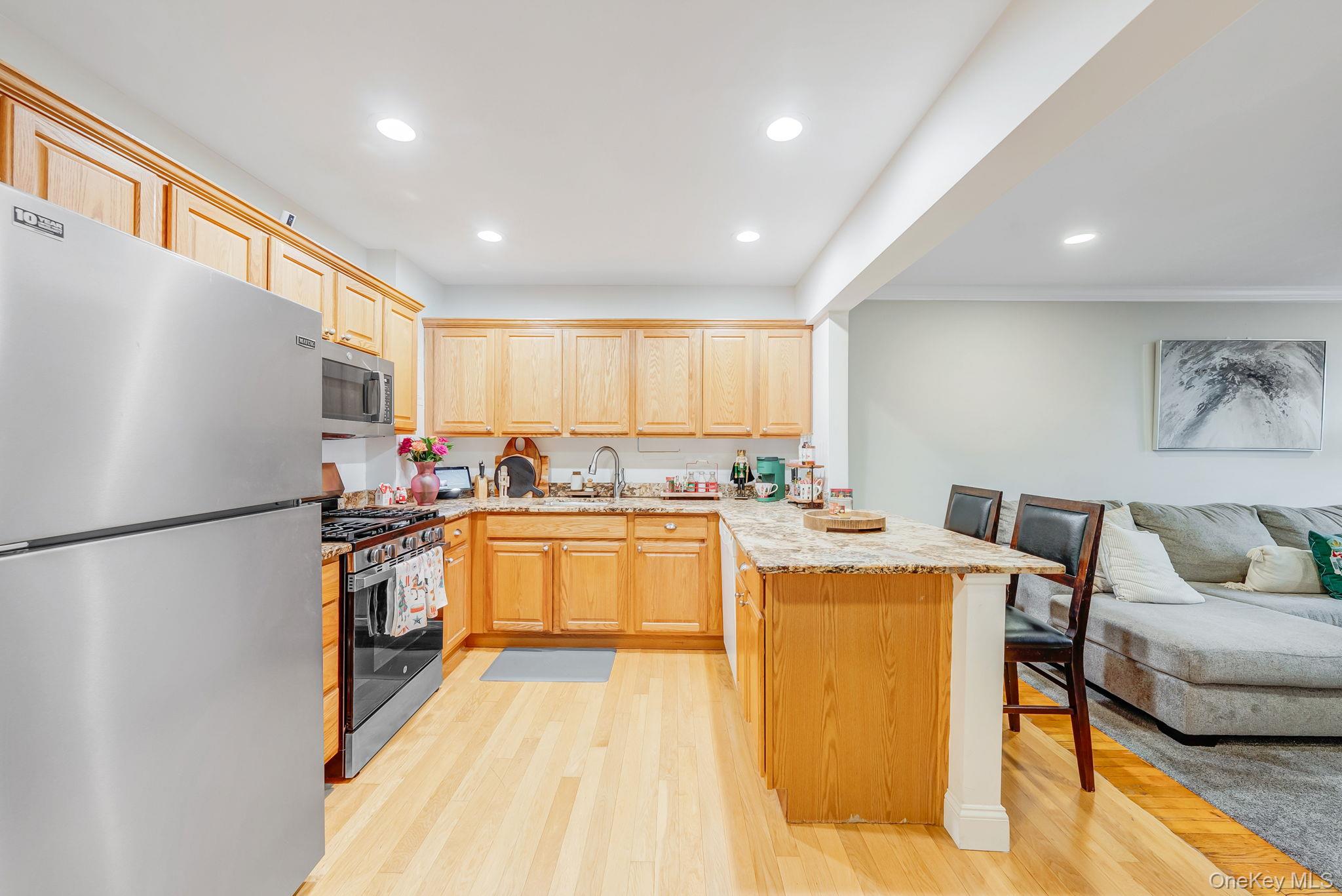 #7 photo, 124 Smith Street, नासाउ काउंटी Freeport , NY 11520