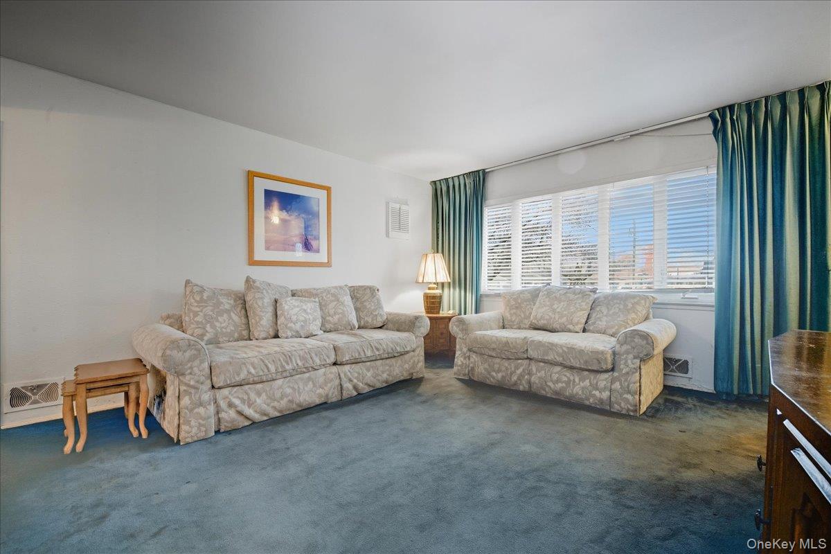 #4 photo, 25 Lois Lane, Нассау ‖ Farmingdale , NY 11735