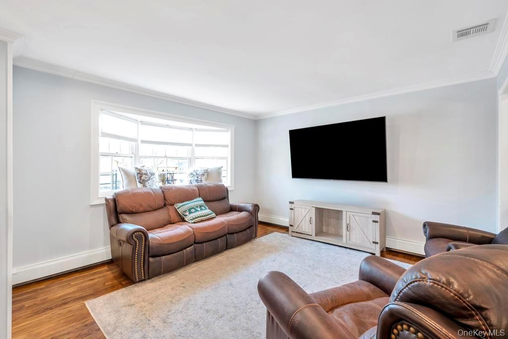 #6 photo, 62 Forest Avenue, מחוז סאפוק Lake Grove , NY 11755