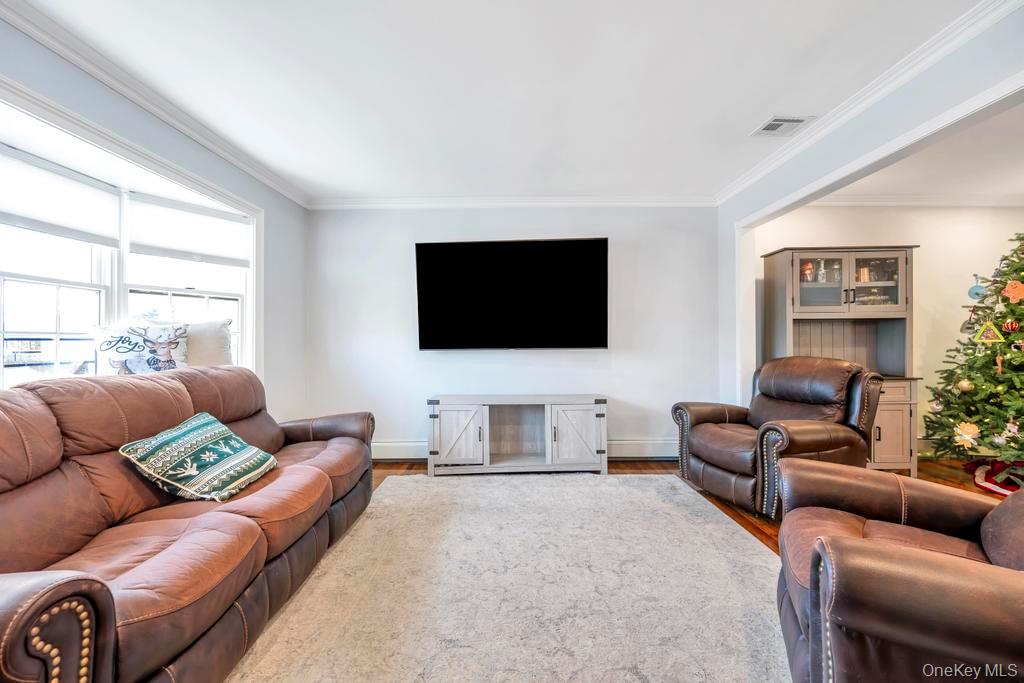 #9 photo, 62 Forest Avenue, מחוז סאפוק Lake Grove , NY 11755