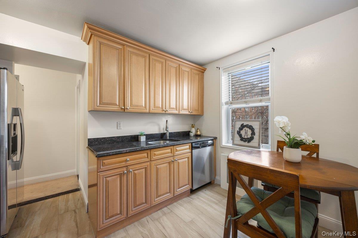 #5 photo, 1 Sadore Lane, Yonkers , NY 10710