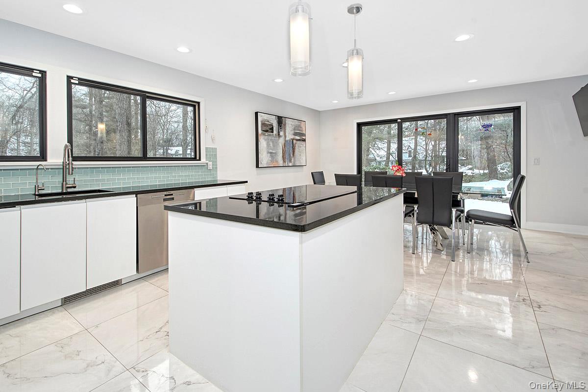 #11 photo, 2 Whippoorwill Close, Chappaqua , NY 10514