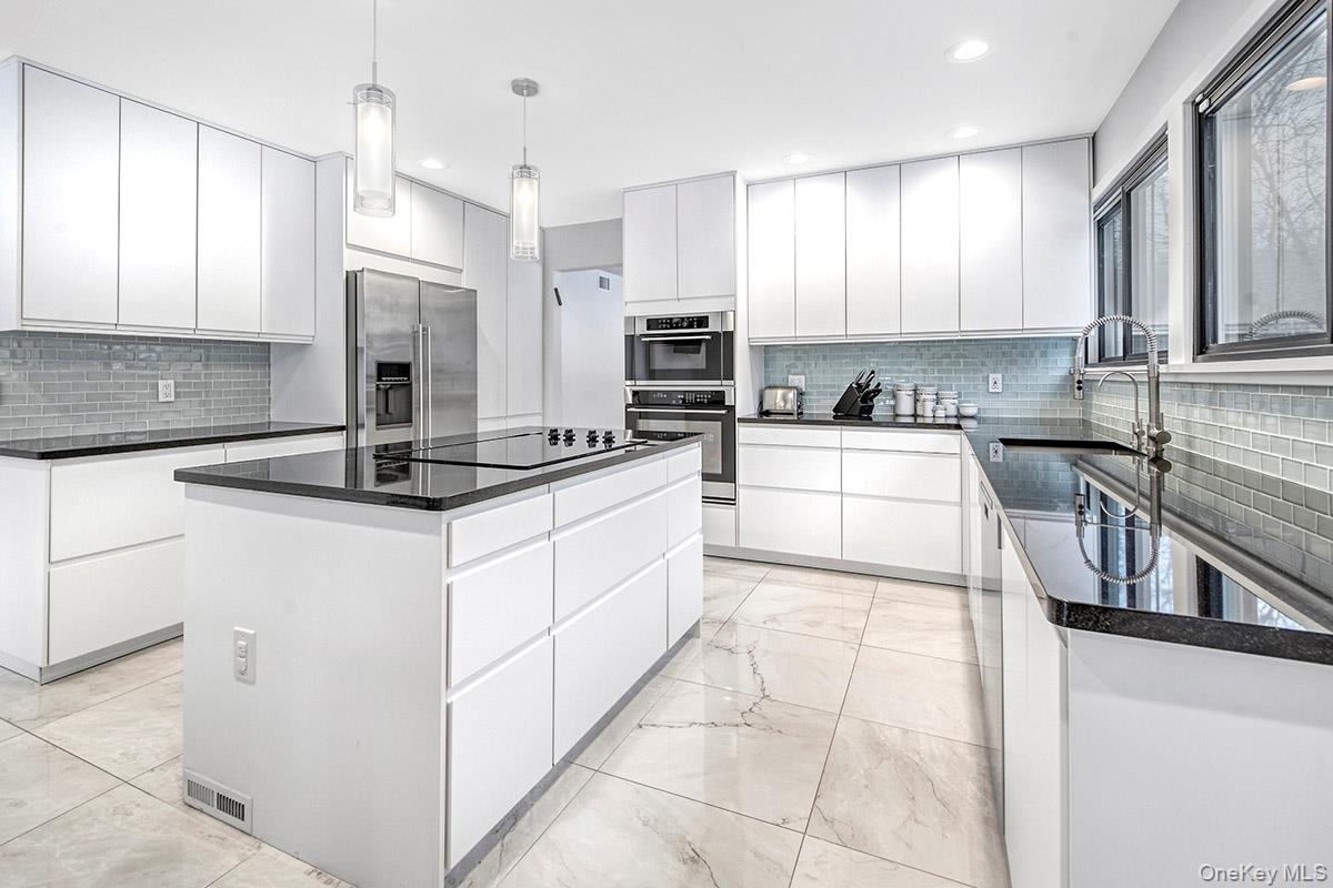 #13 photo, 2 Whippoorwill Close, Chappaqua , NY 10514