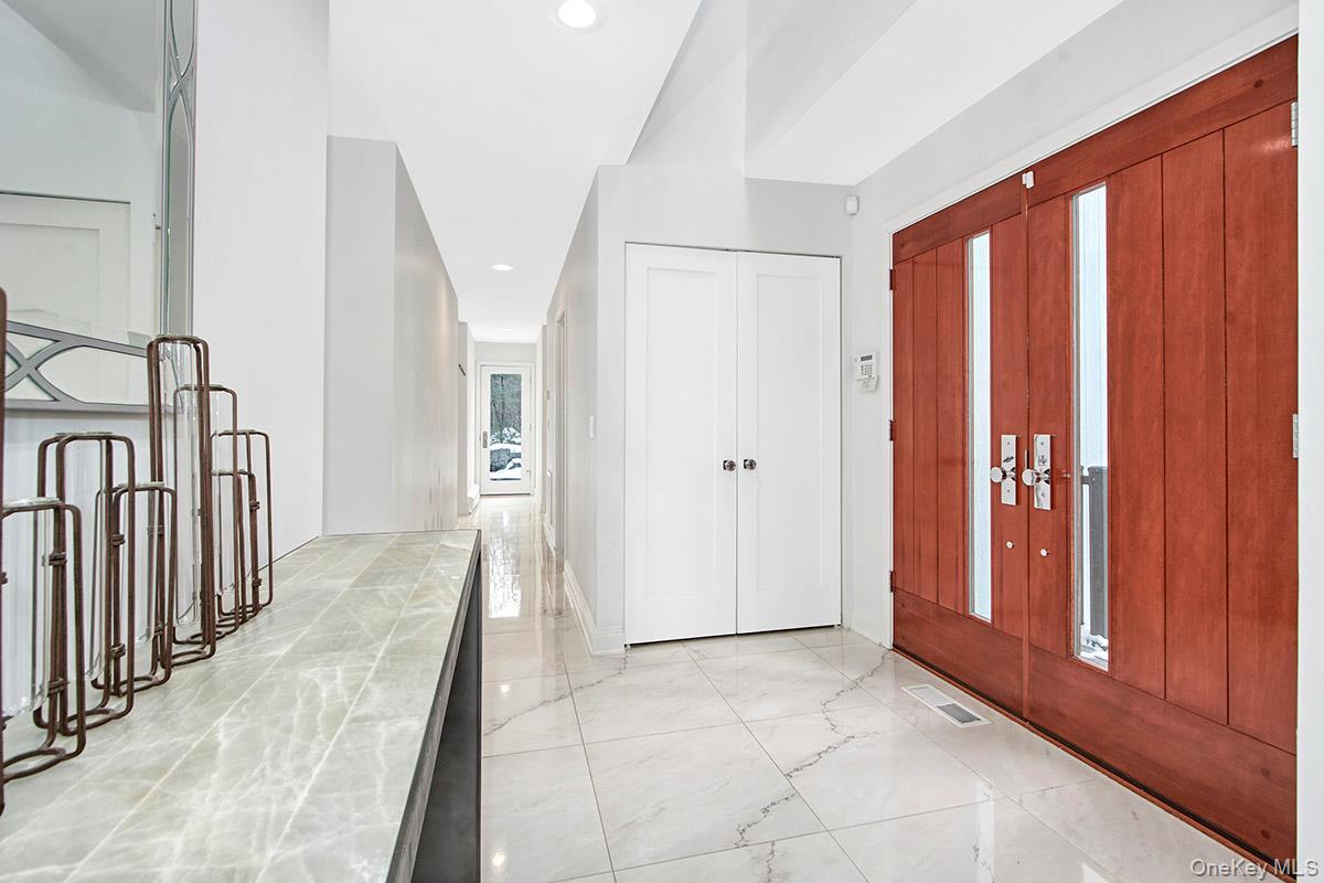 #3 photo, 2 Whippoorwill Close, Chappaqua , NY 10514