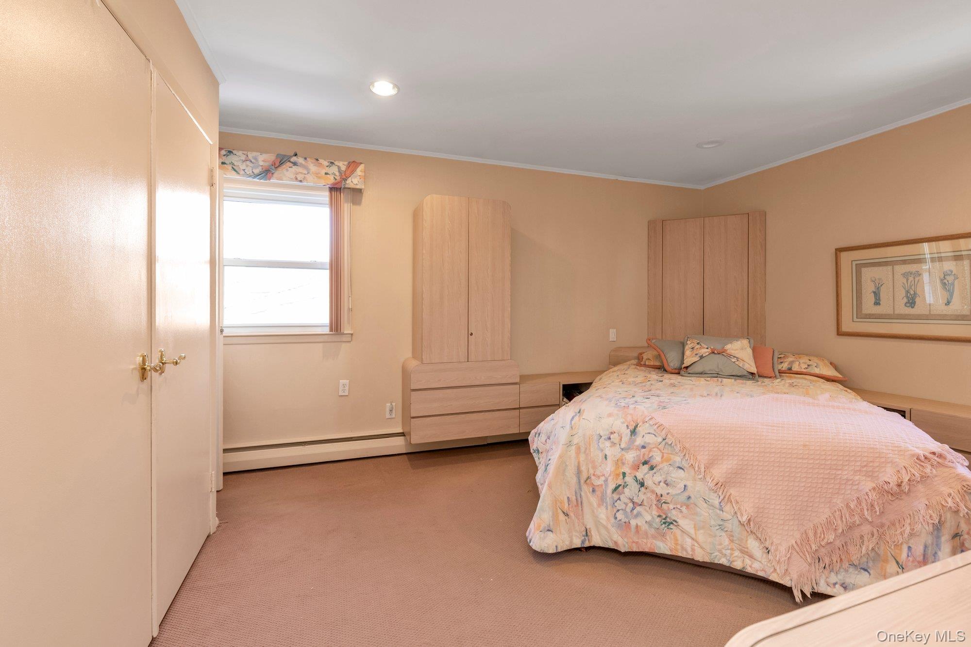 #11 photo, 1355 Sally Court, नासाउ काउंटी East Meadow , NY 11554