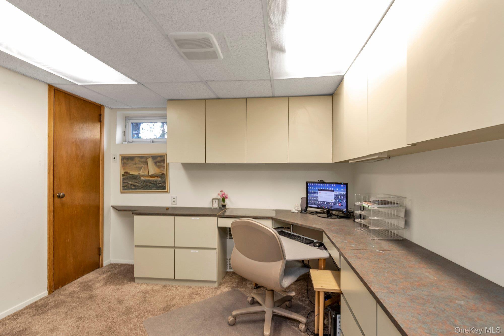 #19 photo, 1355 Sally Court, नासाउ काउंटी East Meadow , NY 11554