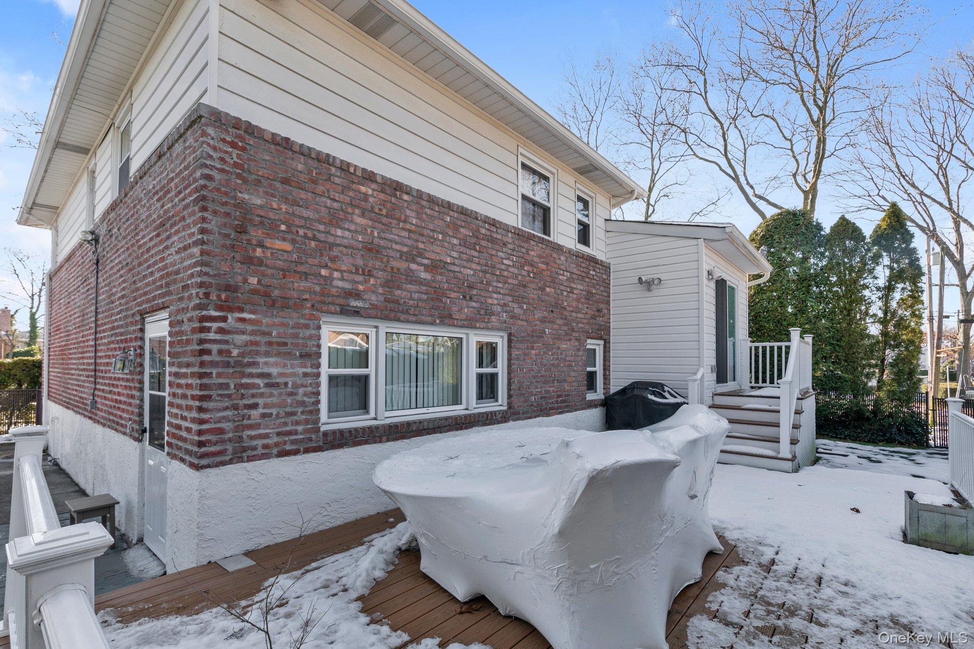 #20 photo, 1355 Sally Court, नासाउ काउंटी East Meadow , NY 11554