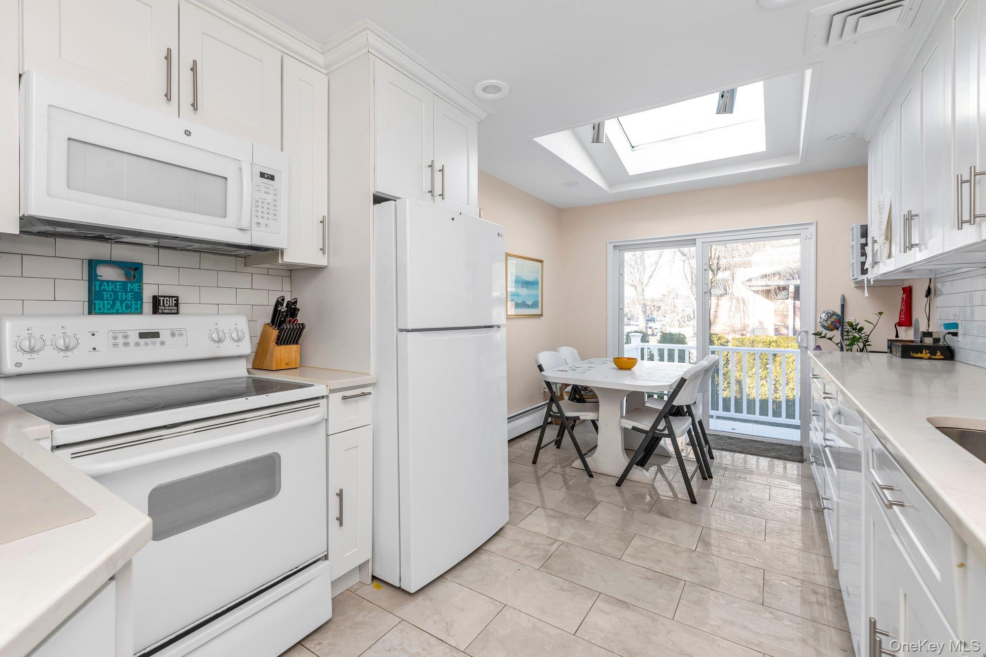 #6 photo, 1355 Sally Court, नासाउ काउंटी East Meadow , NY 11554