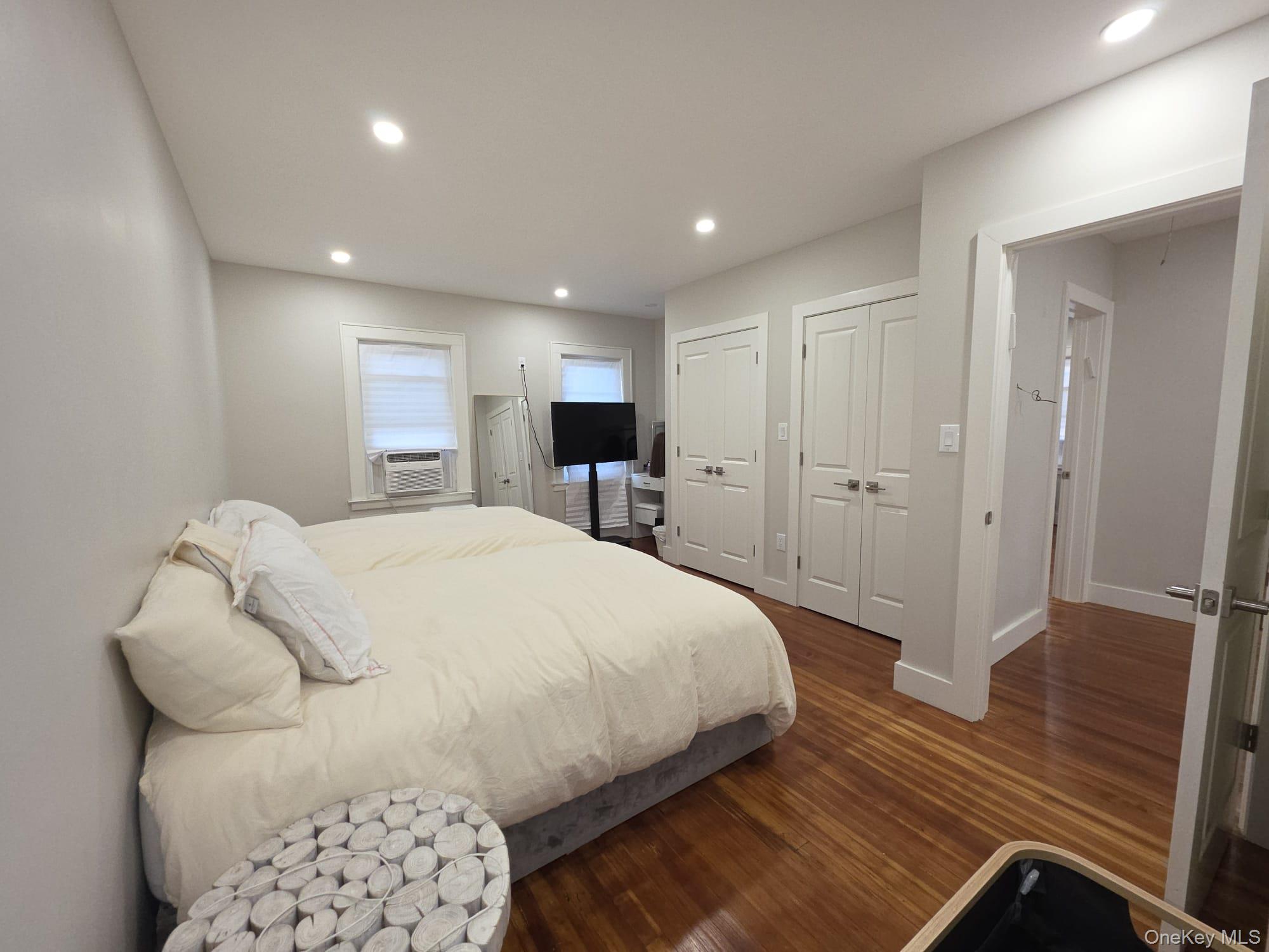 #15 photo, 325 Pacific Avenue, מחוז נסאו Cedarhurst , NY 11516