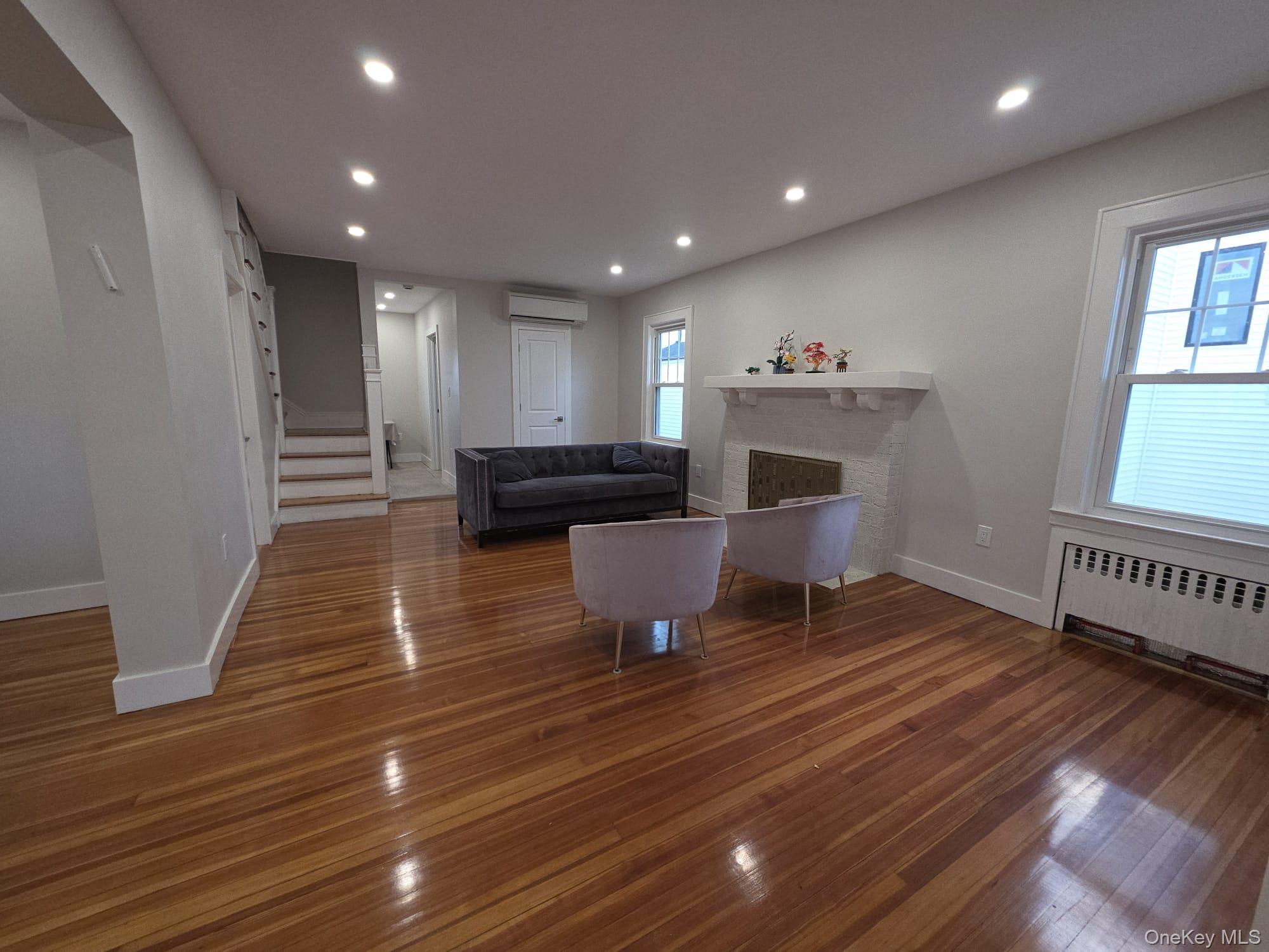 #2 photo, 325 Pacific Avenue, מחוז נסאו Cedarhurst , NY 11516