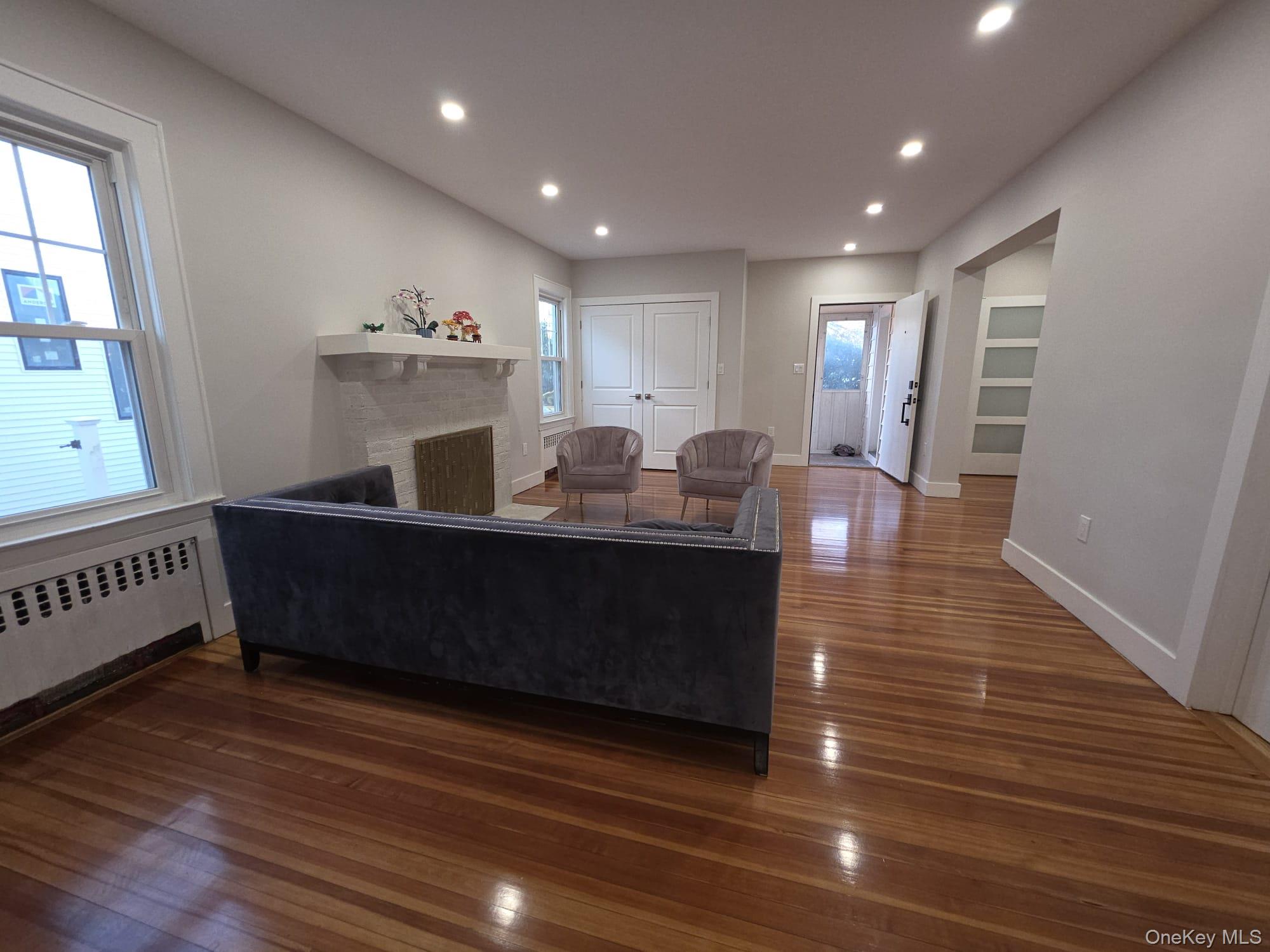 #3 photo, 325 Pacific Avenue, מחוז נסאו Cedarhurst , NY 11516