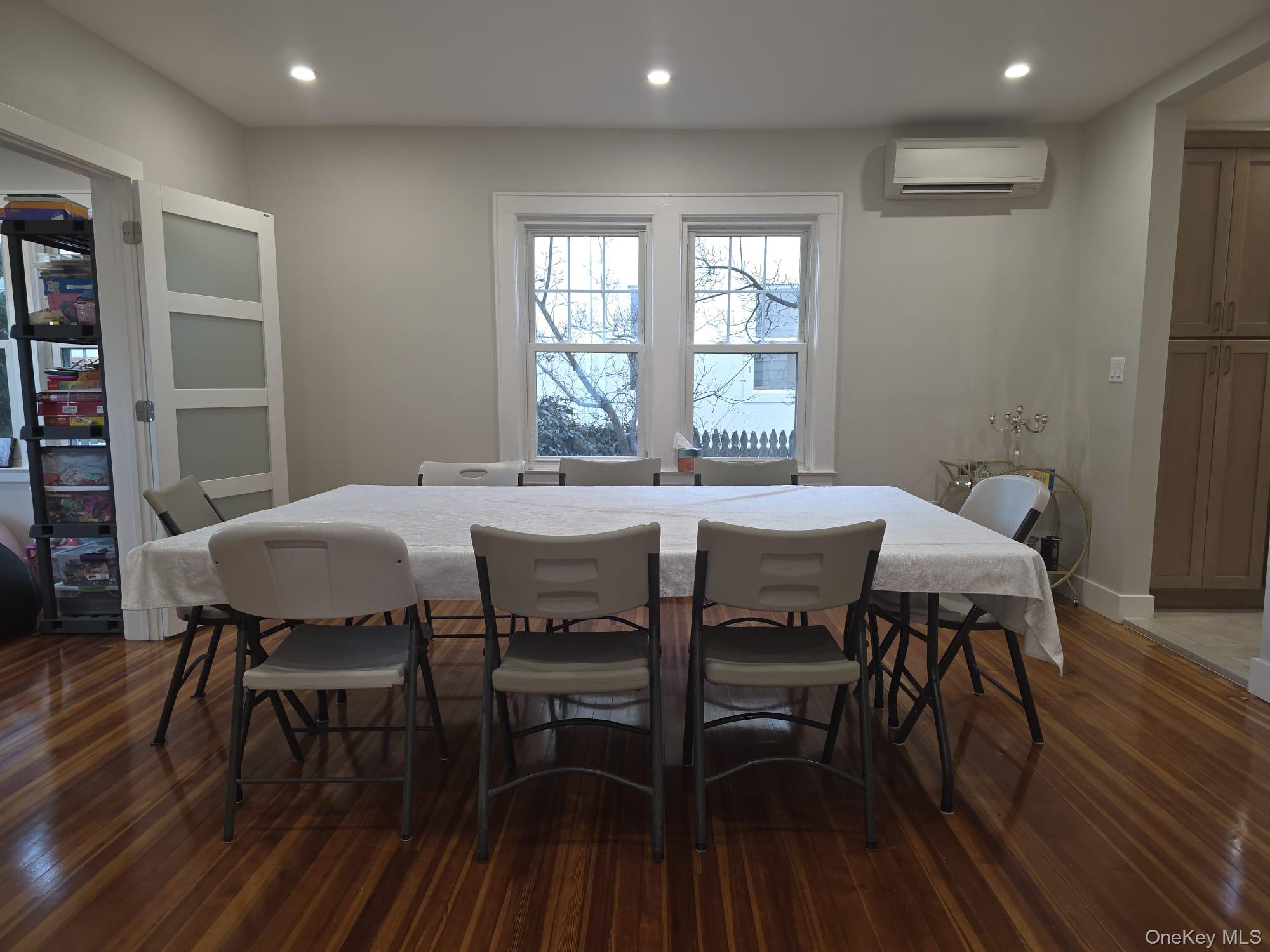 #4 photo, 325 Pacific Avenue, מחוז נסאו Cedarhurst , NY 11516