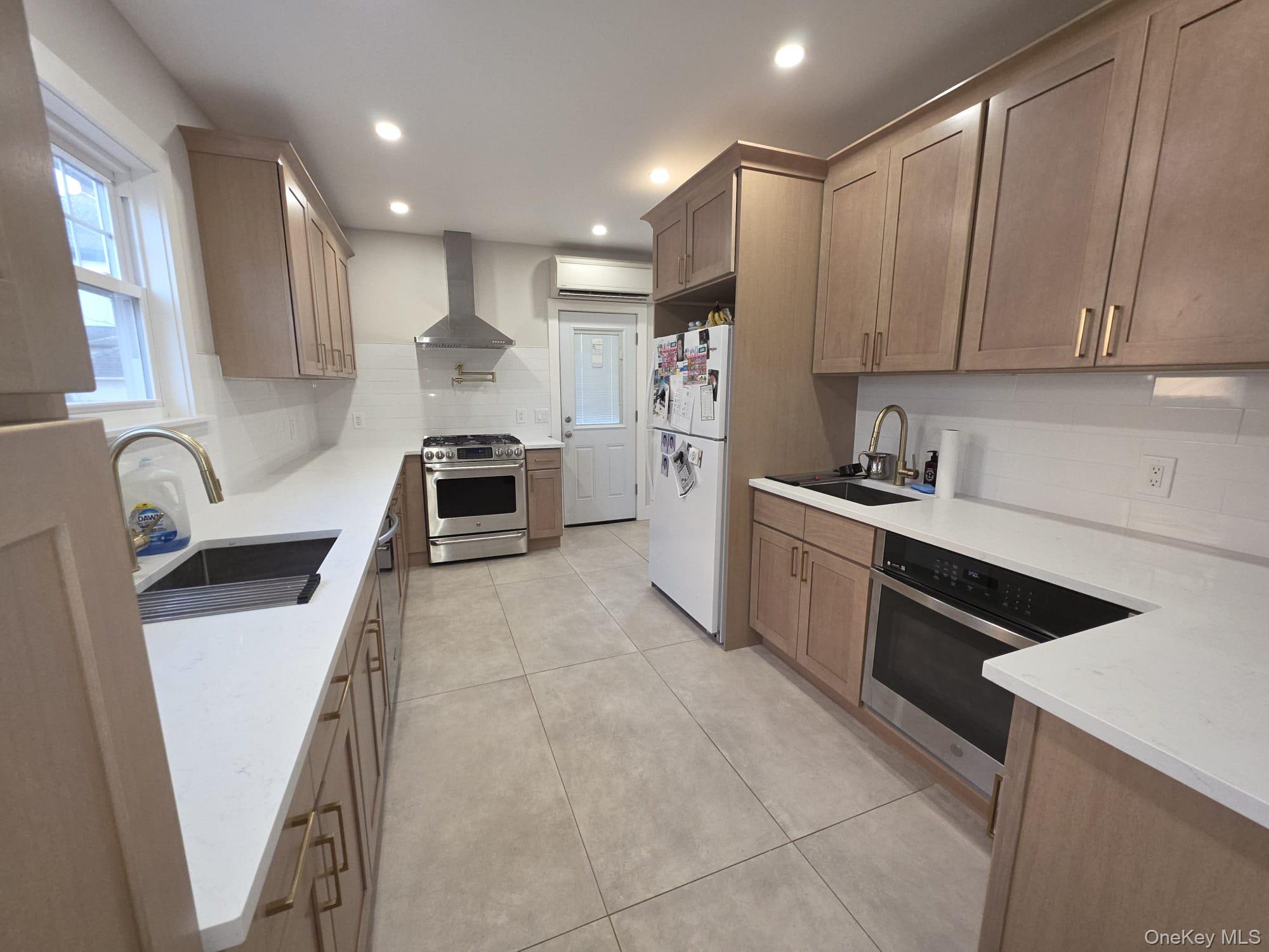 #5 photo, 325 Pacific Avenue, מחוז נסאו Cedarhurst , NY 11516