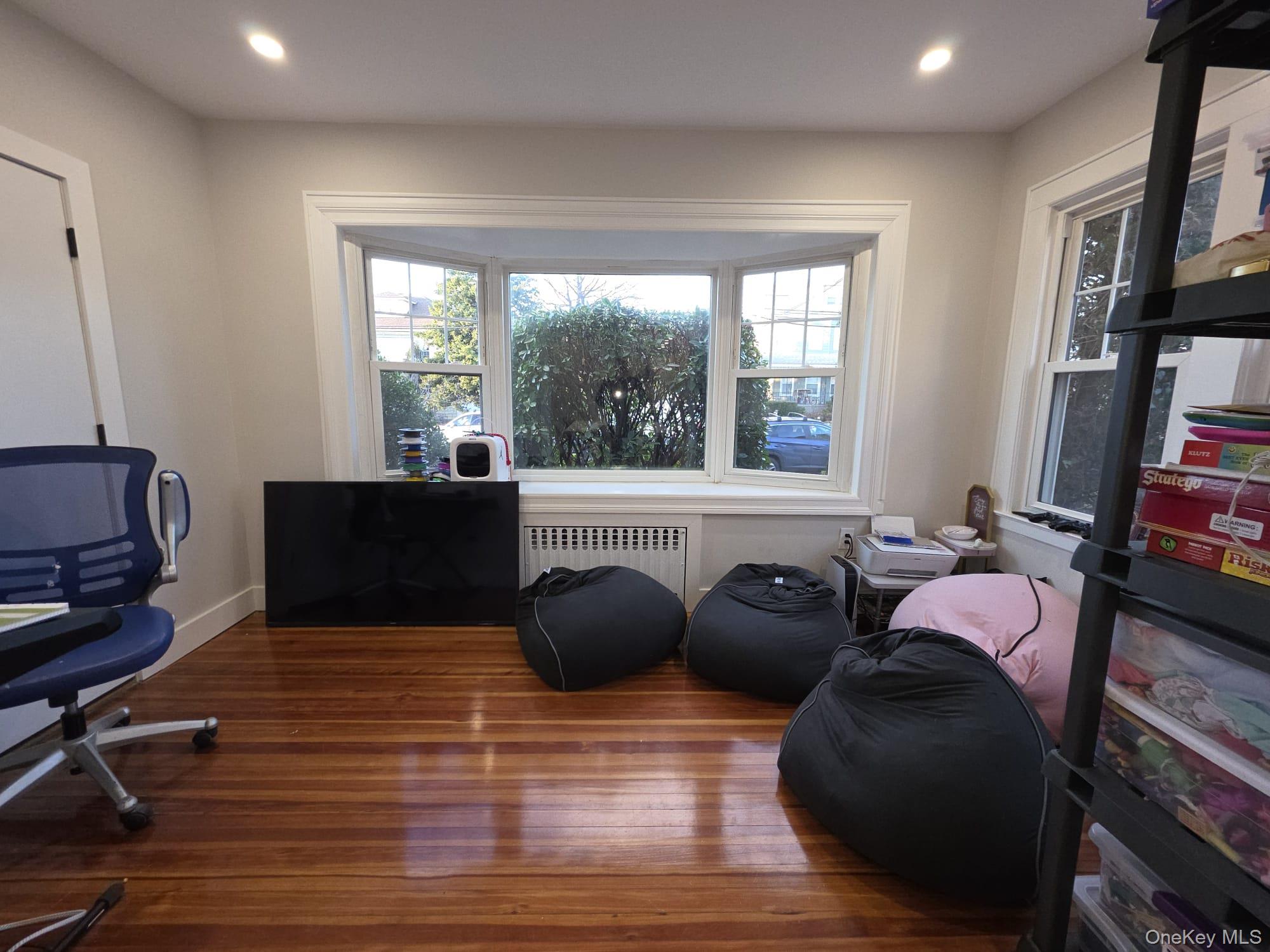 #9 photo, 325 Pacific Avenue, מחוז נסאו Cedarhurst , NY 11516