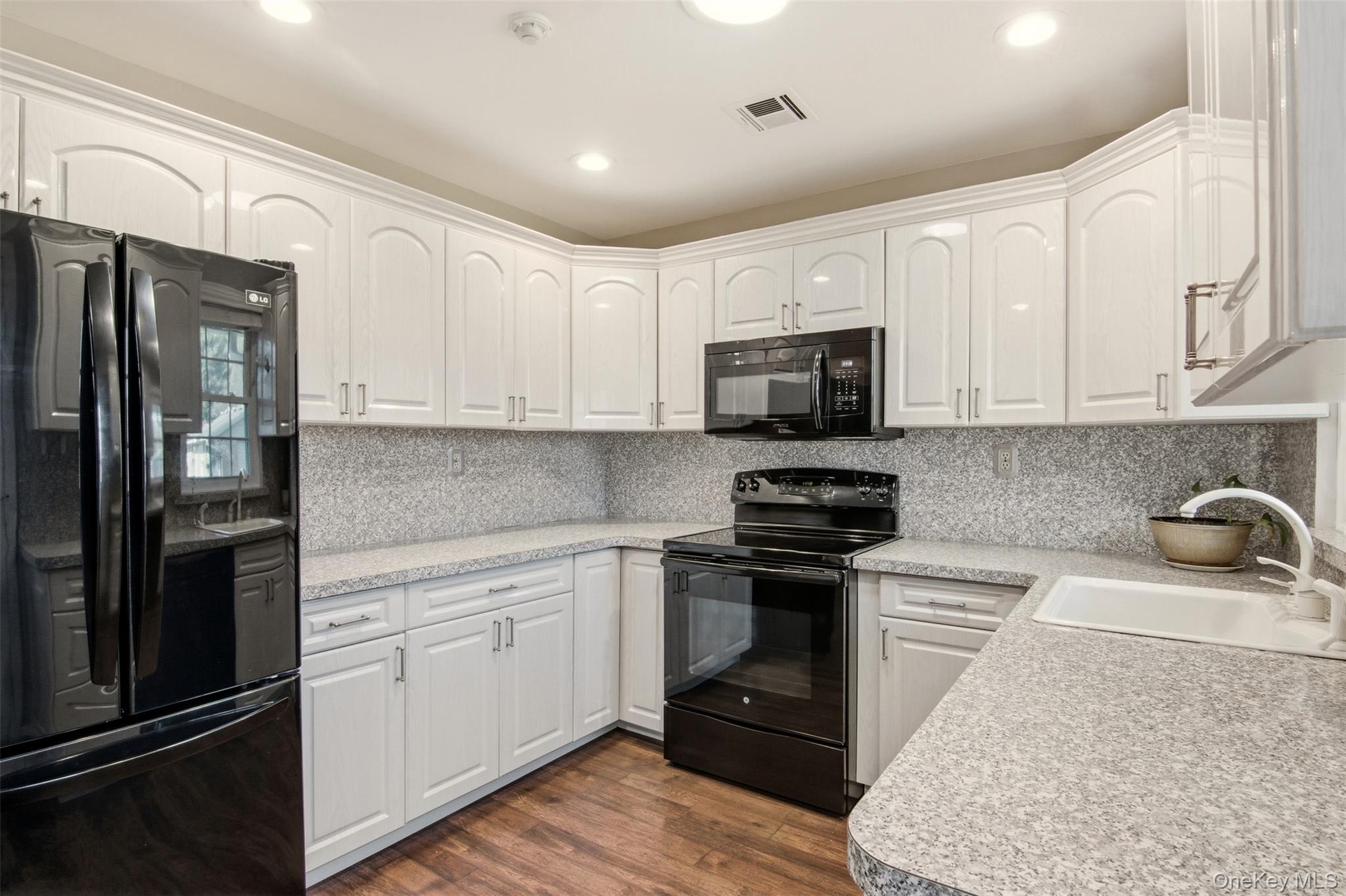 #10 photo, 360 Woodbridge Drive, Ridge , NY 11961