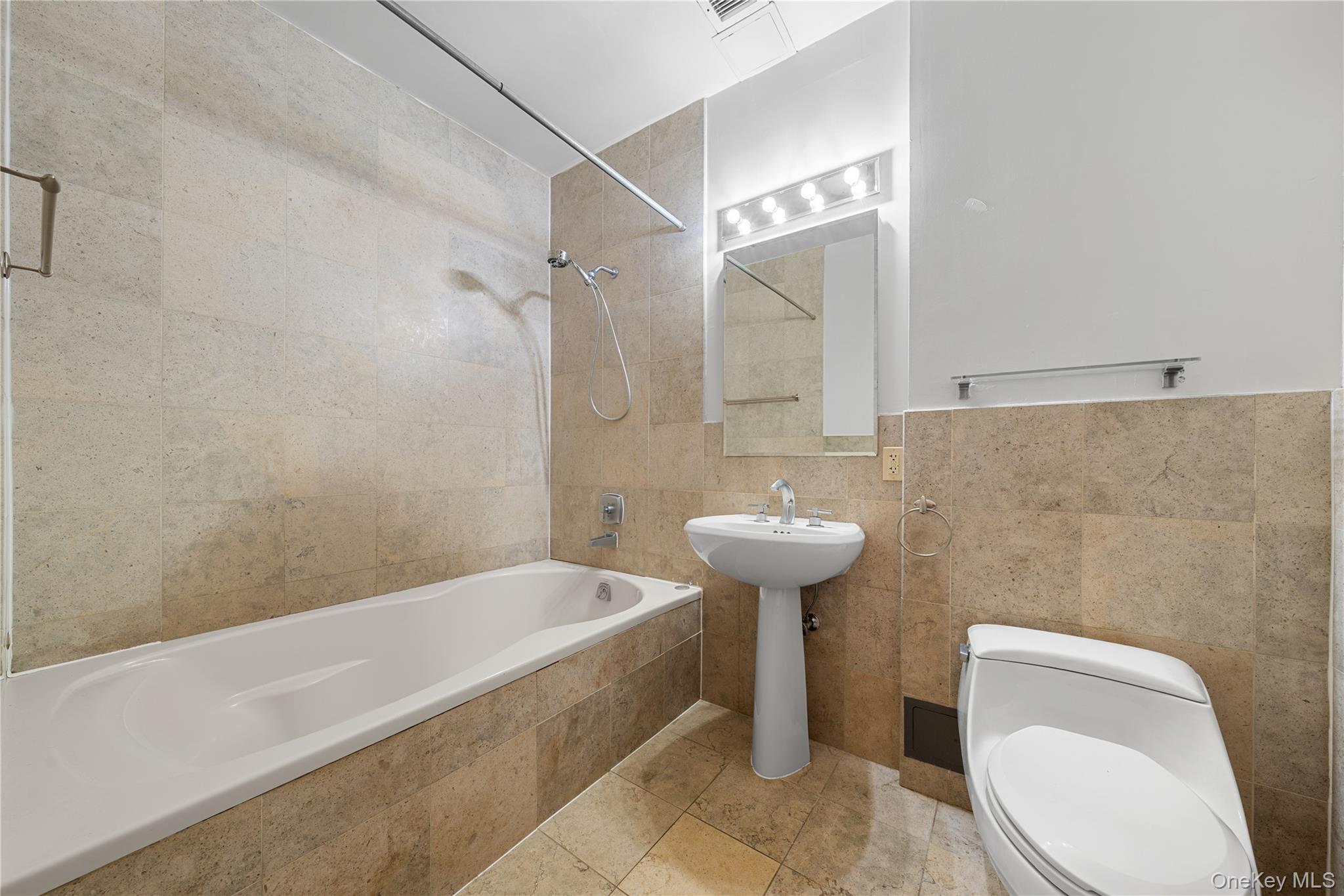 #18 photo, 380 Lenox Avenue, New York (Manhattan) , NY 10027