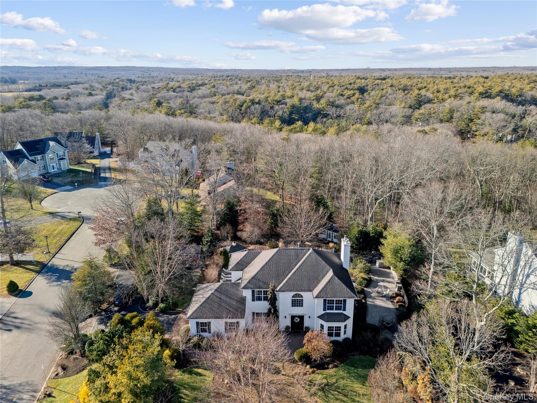 #1 photo, 7 Brittany Court, सफ़ोक काउंटी Ridge , NY 11961