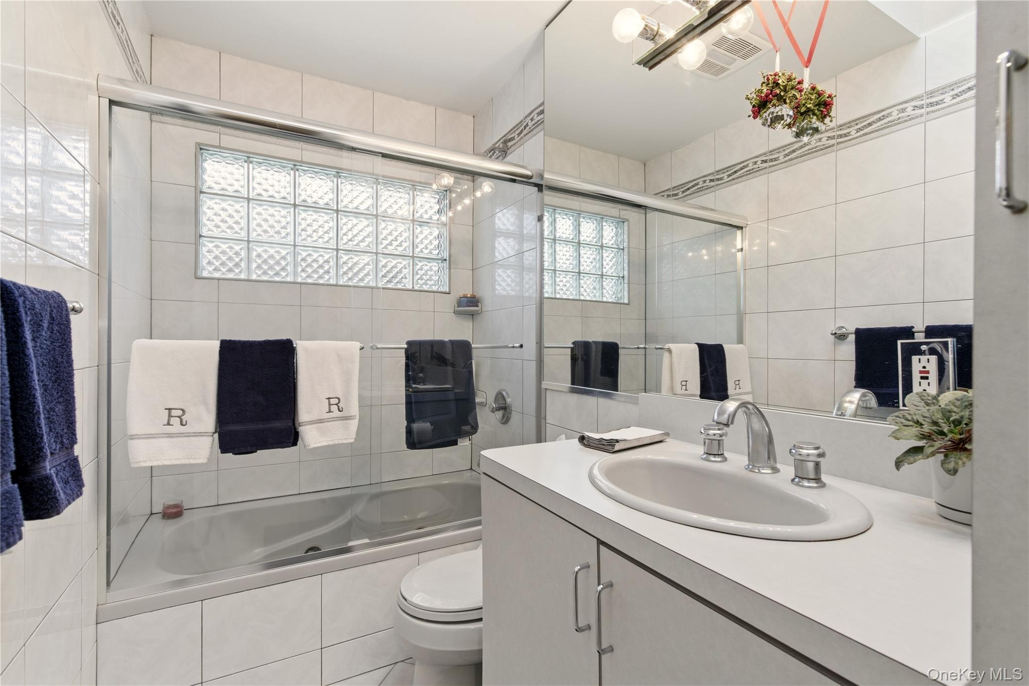 #14 photo, 28 Garden Circle, מחוז נסאו Syosset , NY 11791