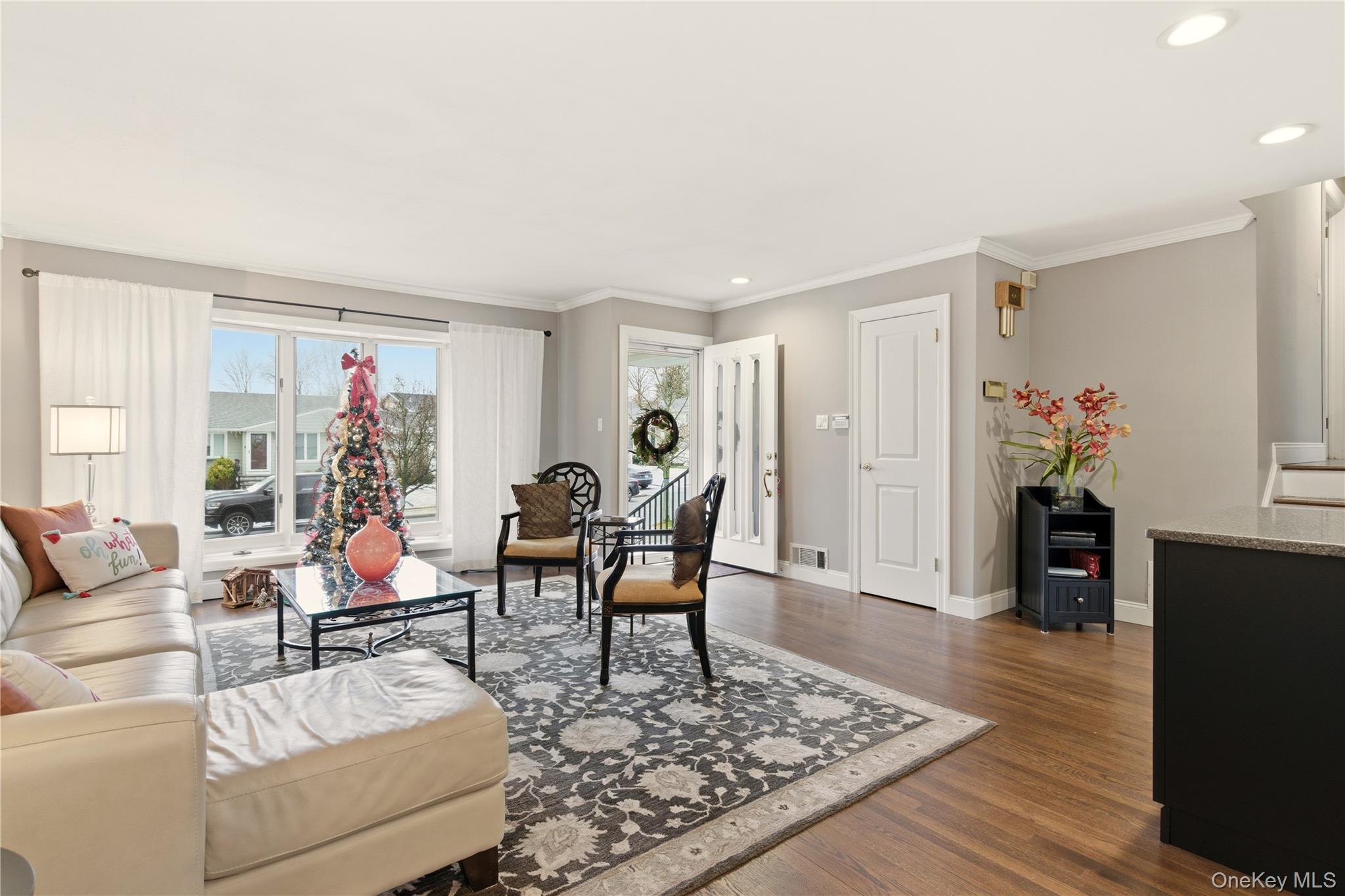 #6 photo, 28 Garden Circle, מחוז נסאו Syosset , NY 11791