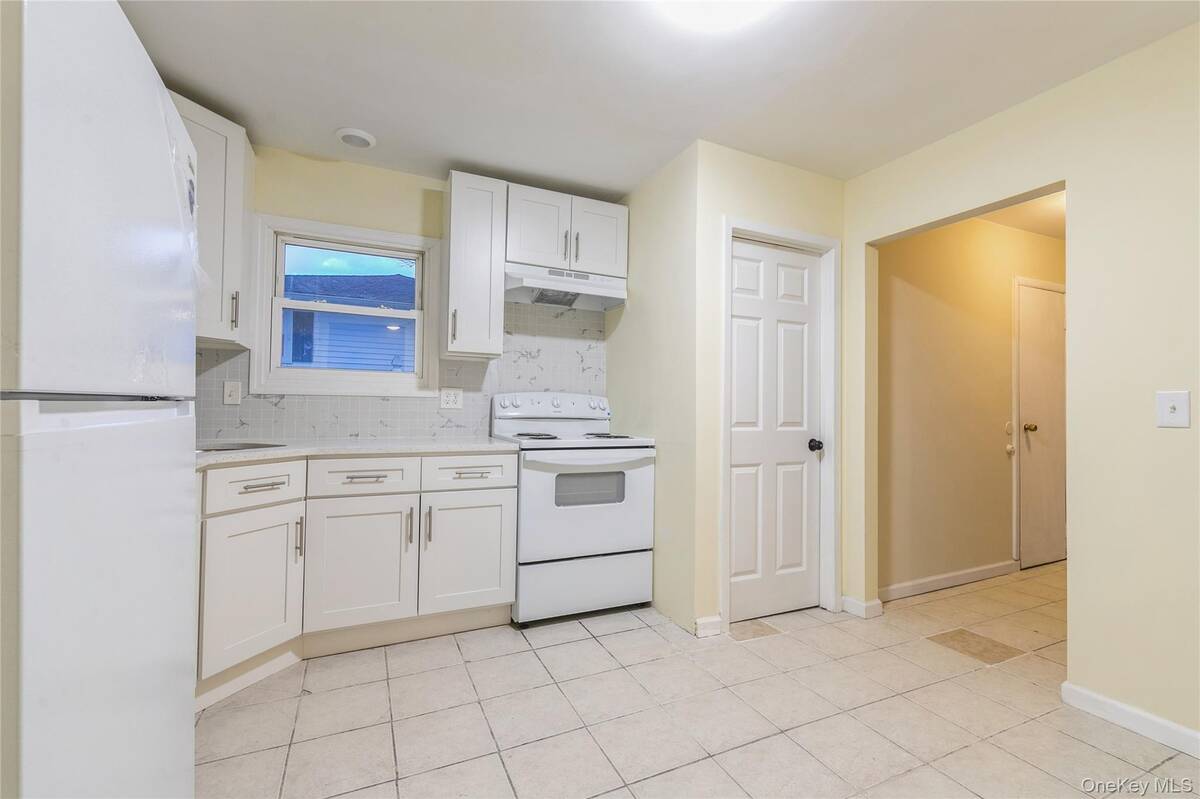 #11 photo, 86 Stuyvesant Avenue, 롱 아일랜드 Mastic , NY 11950