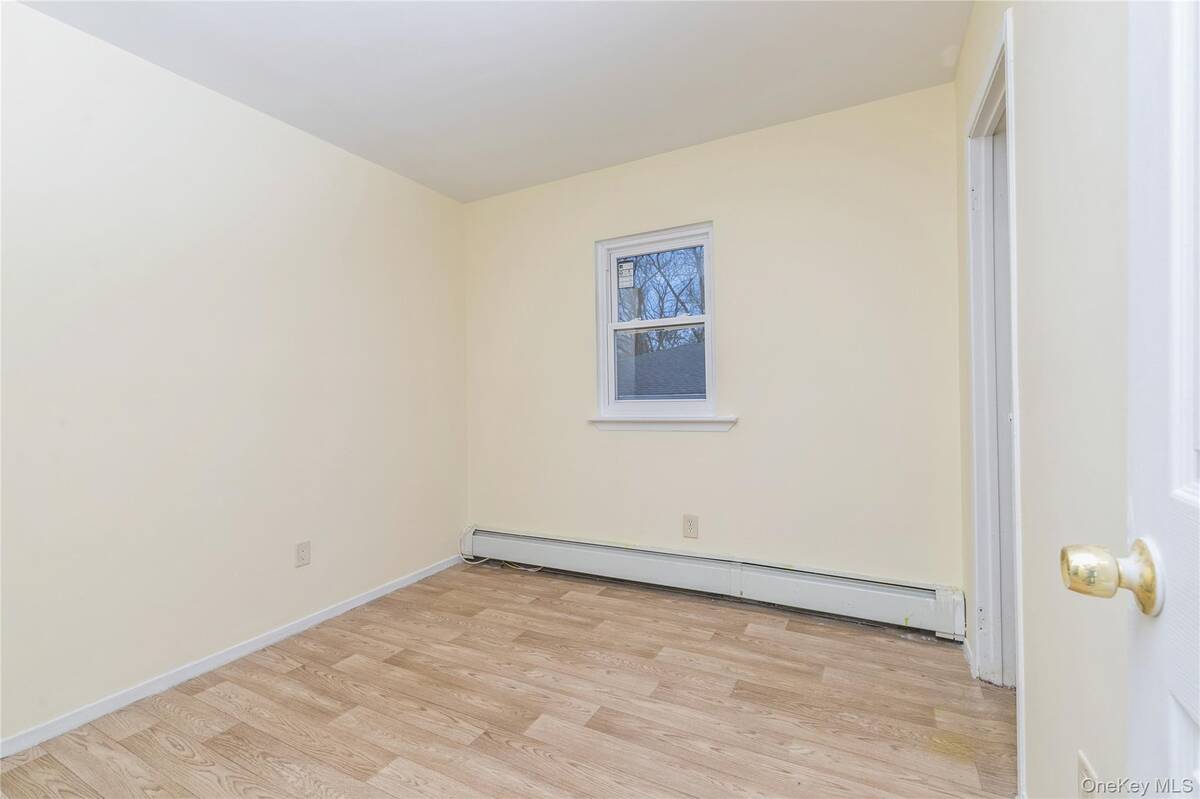 #17 photo, 86 Stuyvesant Avenue, 롱 아일랜드 Mastic , NY 11950