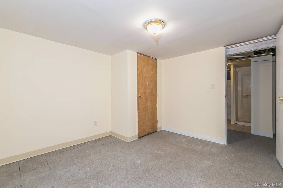 #32 photo, 86 Stuyvesant Avenue, 롱 아일랜드 Mastic , NY 11950