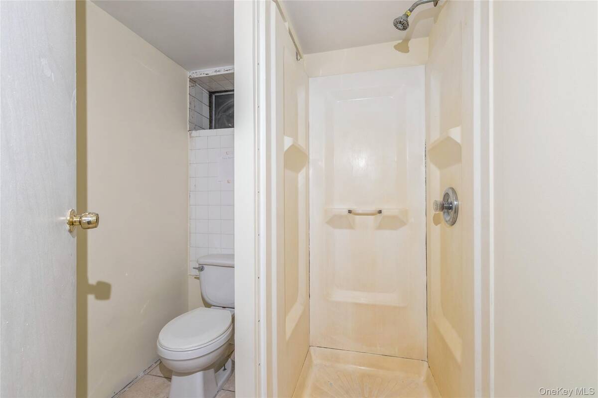 #33 photo, 86 Stuyvesant Avenue, 롱 아일랜드 Mastic , NY 11950