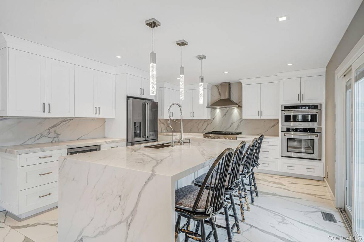 #10 photo, 7 Sander Court, Саффолк ‖ Middle Island , NY 11953