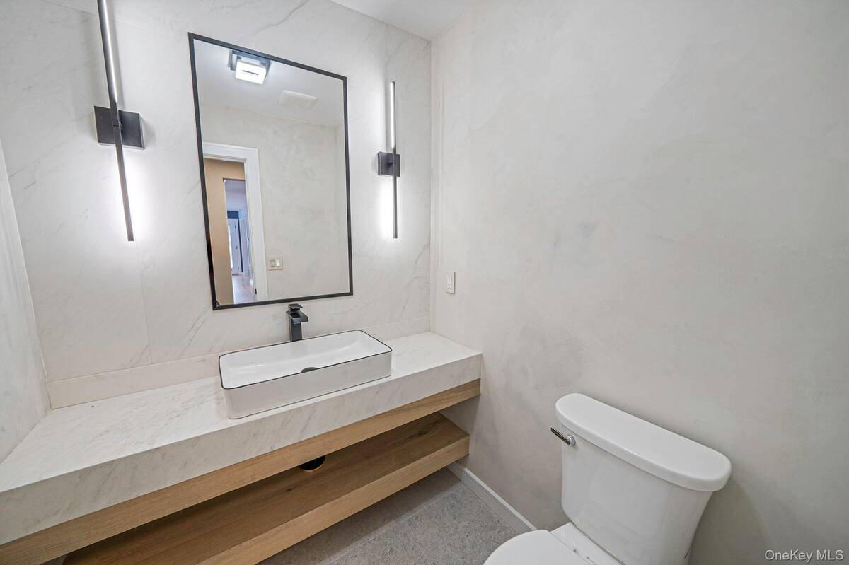 #17 photo, 7 Sander Court, Саффолк ‖ Middle Island , NY 11953