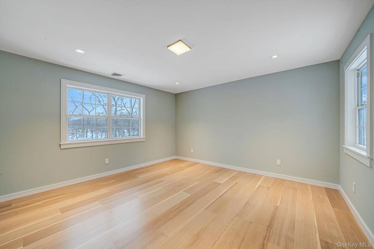 #18 photo, 7 Sander Court, Саффолк ‖ Middle Island , NY 11953