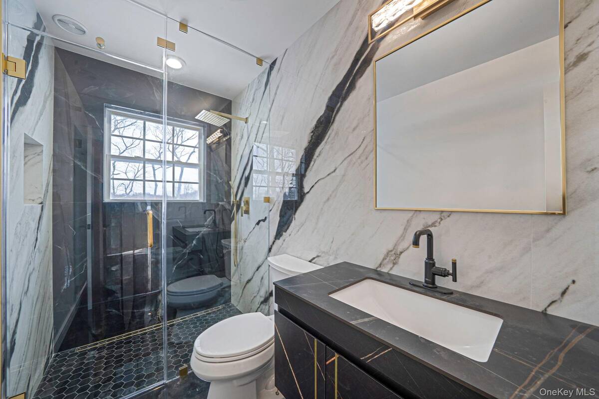 #22 photo, 7 Sander Court, Саффолк ‖ Middle Island , NY 11953