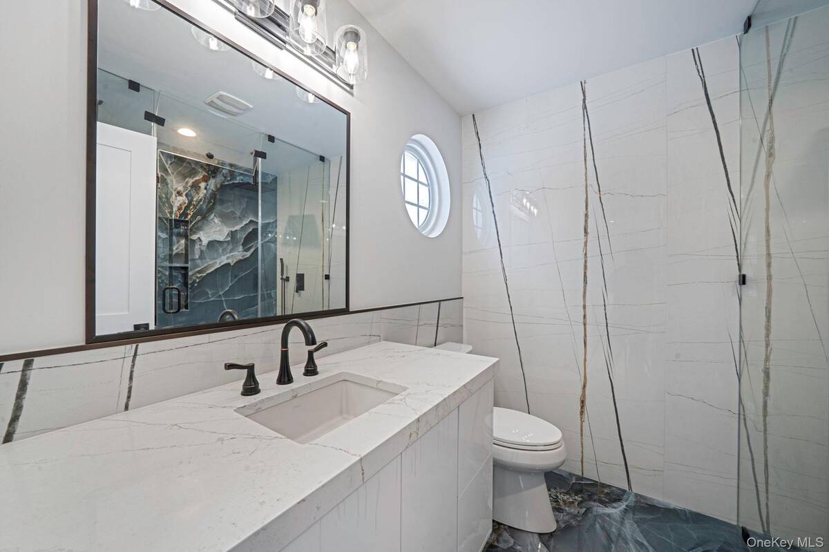 #27 photo, 7 Sander Court, Саффолк ‖ Middle Island , NY 11953