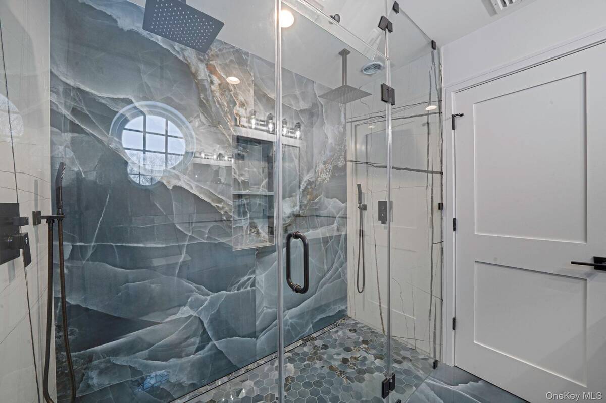 #28 photo, 7 Sander Court, Саффолк ‖ Middle Island , NY 11953