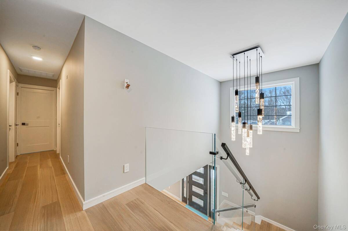 #29 photo, 7 Sander Court, Саффолк ‖ Middle Island , NY 11953