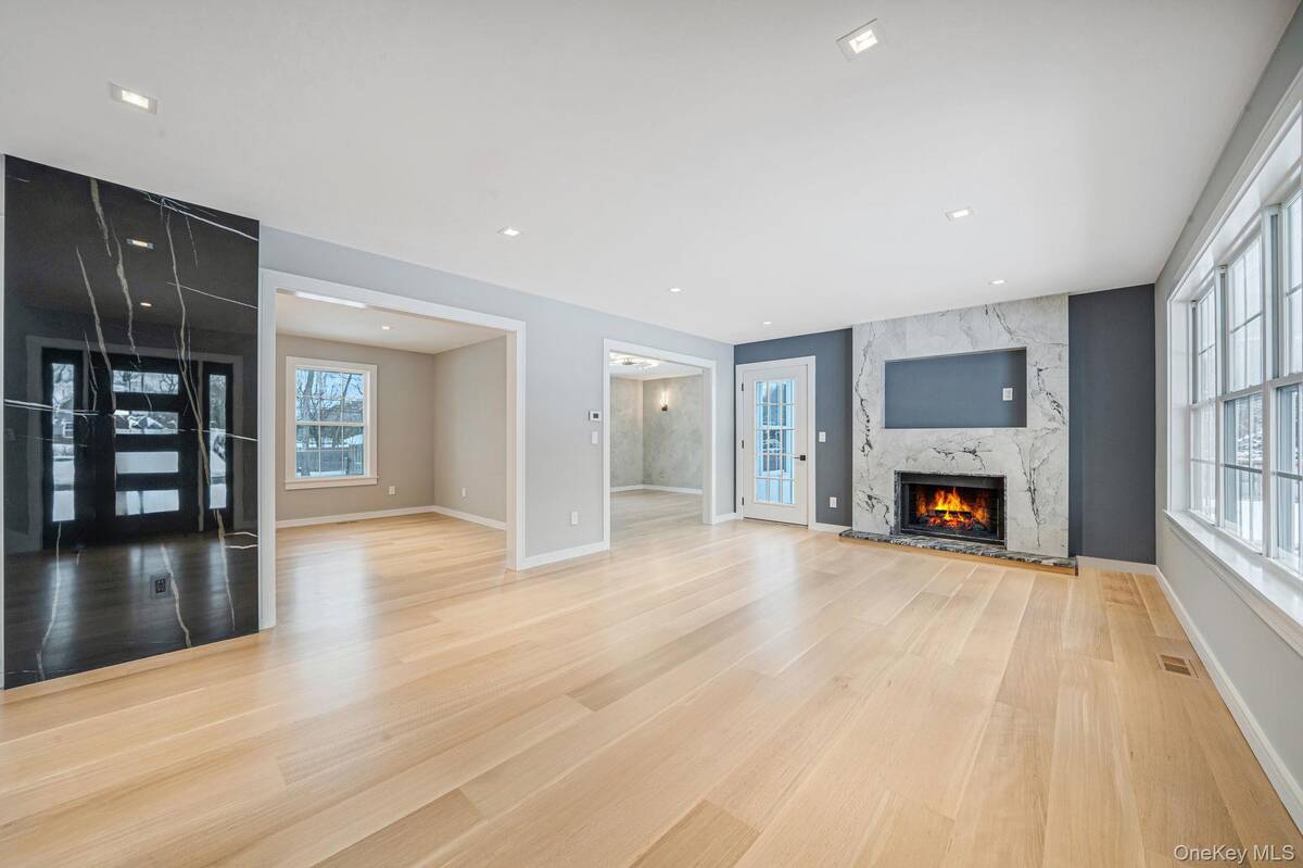 #3 photo, 7 Sander Court, Саффолк ‖ Middle Island , NY 11953