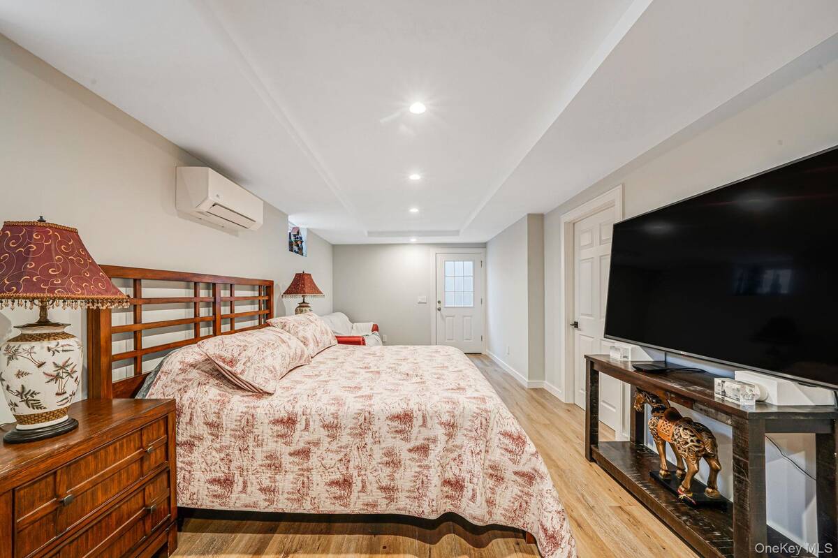 #30 photo, 7 Sander Court, Саффолк ‖ Middle Island , NY 11953