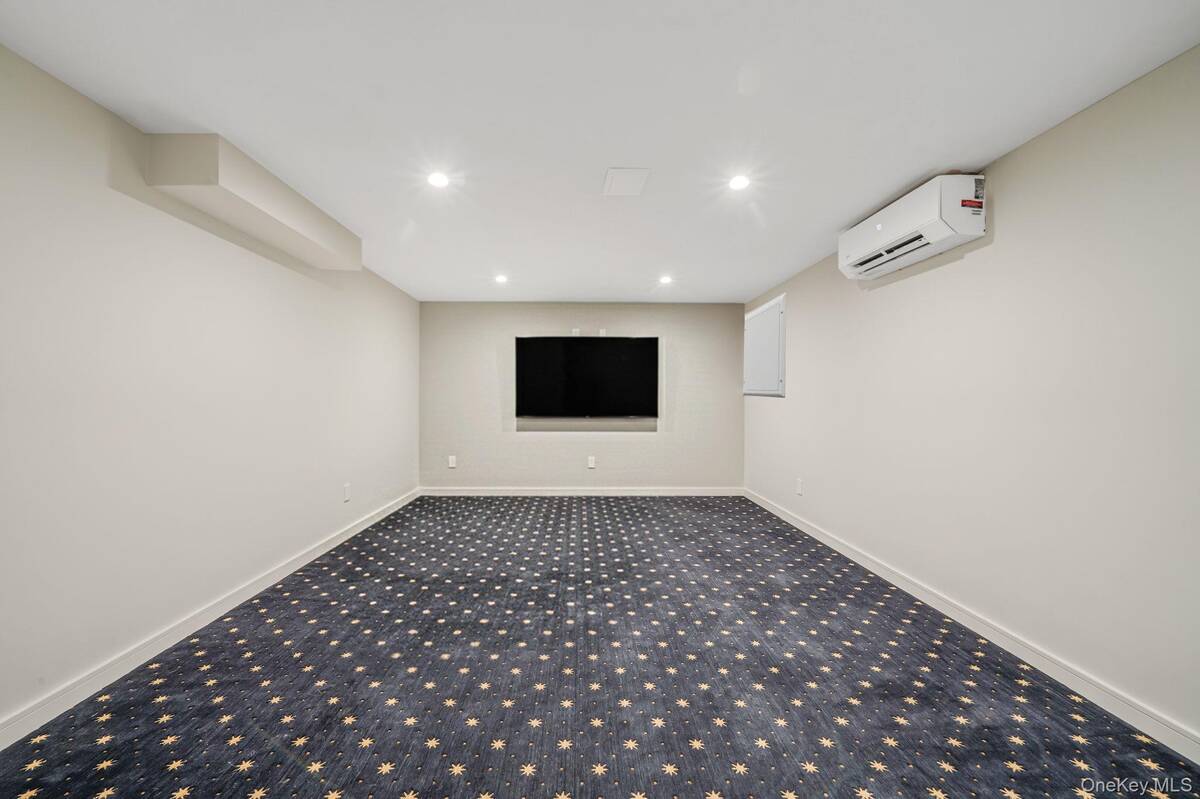 #34 photo, 7 Sander Court, Саффолк ‖ Middle Island , NY 11953