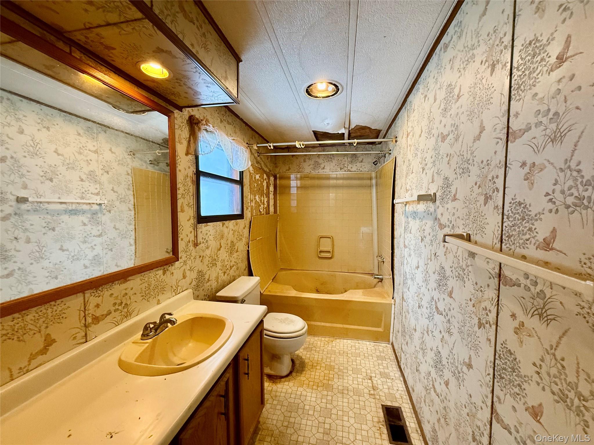 #17 photo, 129 Brittany Terrace, Rock Tavern , NY 12575